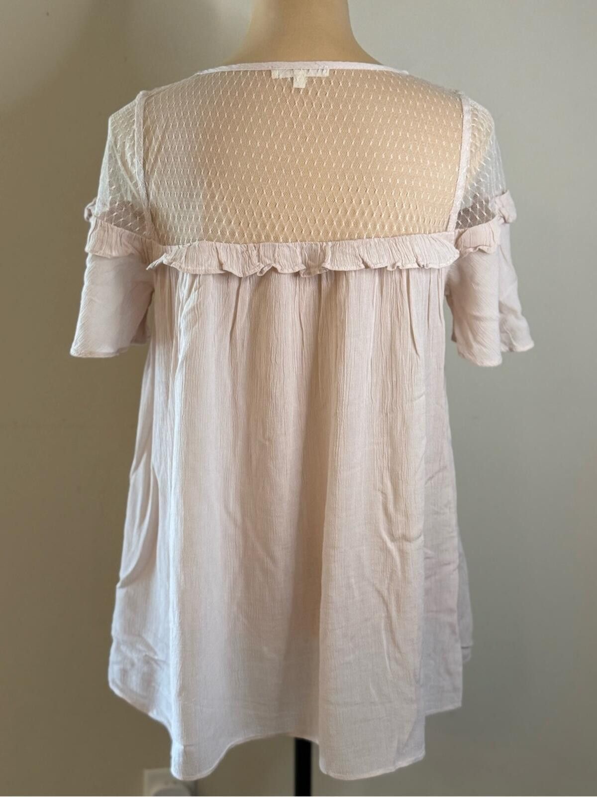 Eastland easel lace & gauzy short sleeve top light pink ruffles SZ SM Size S / US 4 / IT 40 - 4 Thumbnail