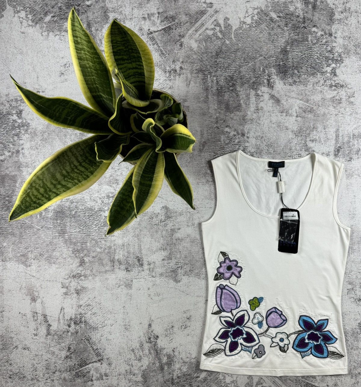 Escada Sport Escada Sport Embroidered Flowers Small Sleeveless White Luxury Tank Trotter Top Size S / US 4 / IT 40 - 1 Thumbnail