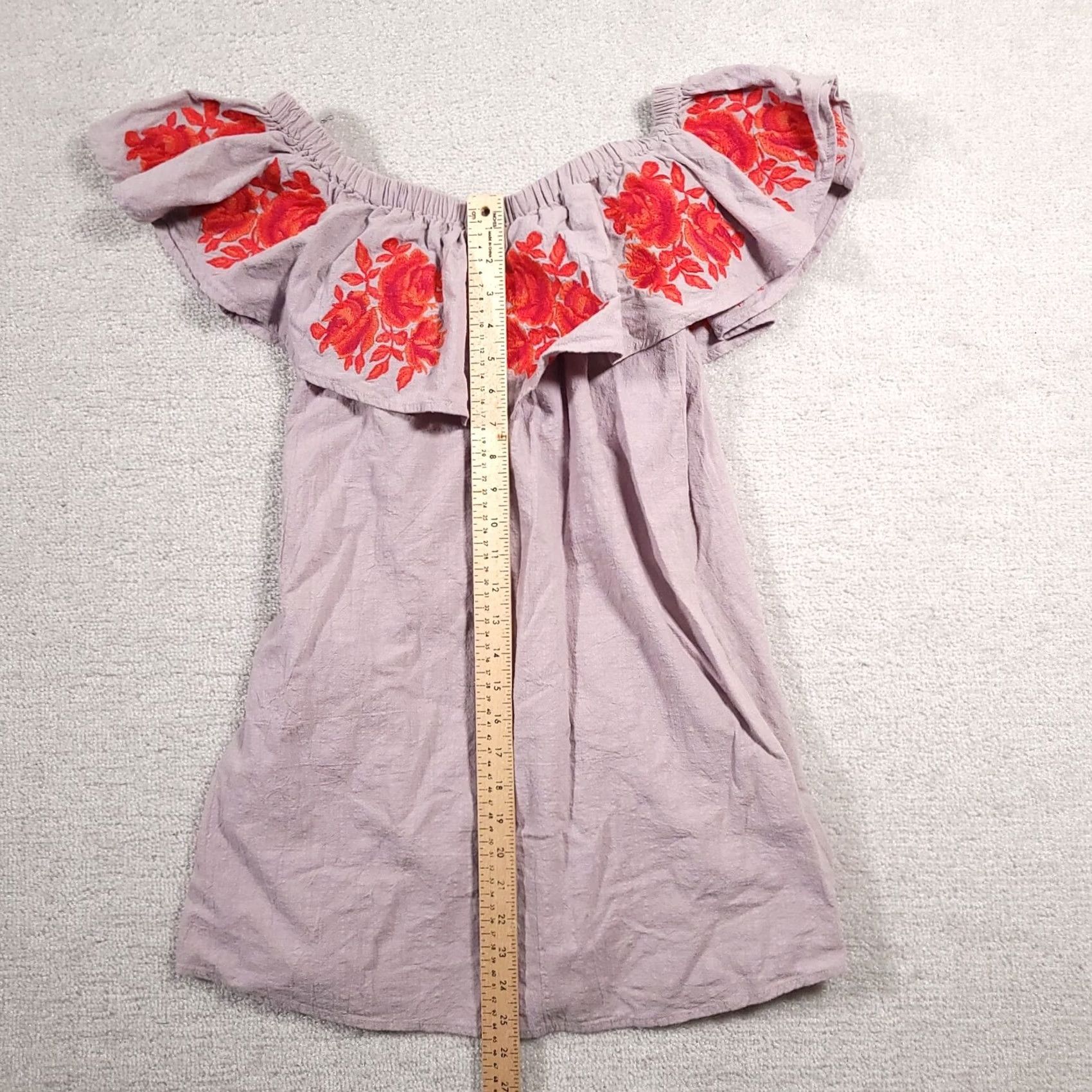 Vintage UMGEE Shirt Dress Women's Small Gray Embroidered Flowers Pockets Off Shoulder Flutter Sleeve Short Ruffle Shift Dress Casual Size 28" / US 6 / IT 42 - 6 Thumbnail