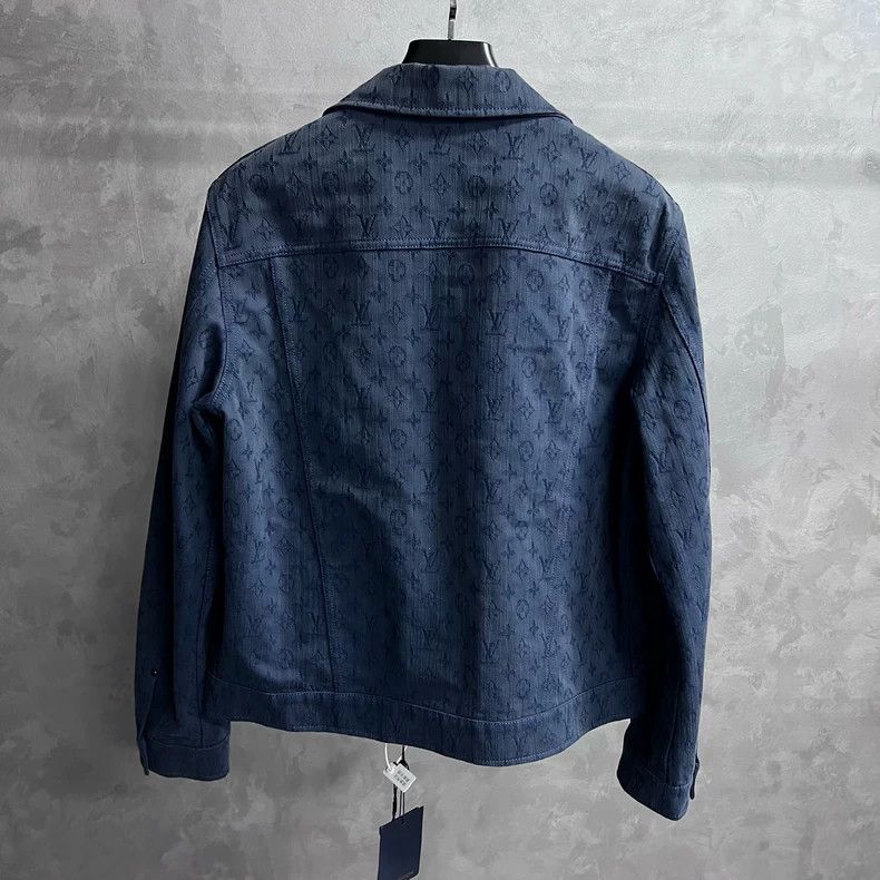 Louis Vuitton Louis Vuitton Blue Logo Full Print Single Breasted Casual Size US M / EU 48-50 / 2 - 5 Thumbnail