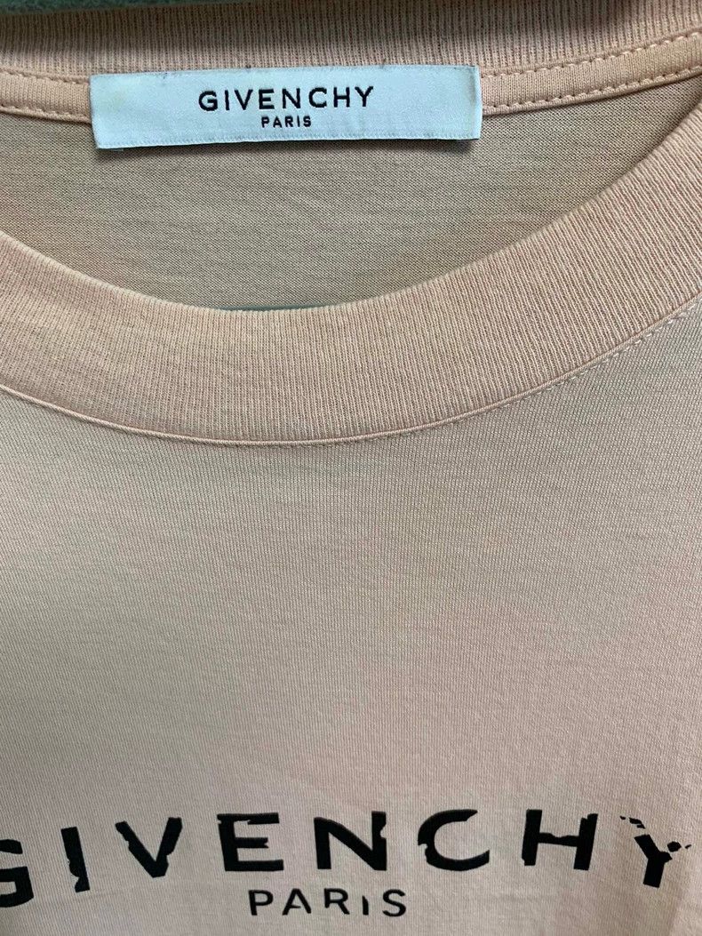 Givenchy Givenchy Classic short-sleeved T-shirt with cracked letter Size US S / EU 44-46 / 1 - 4 Thumbnail