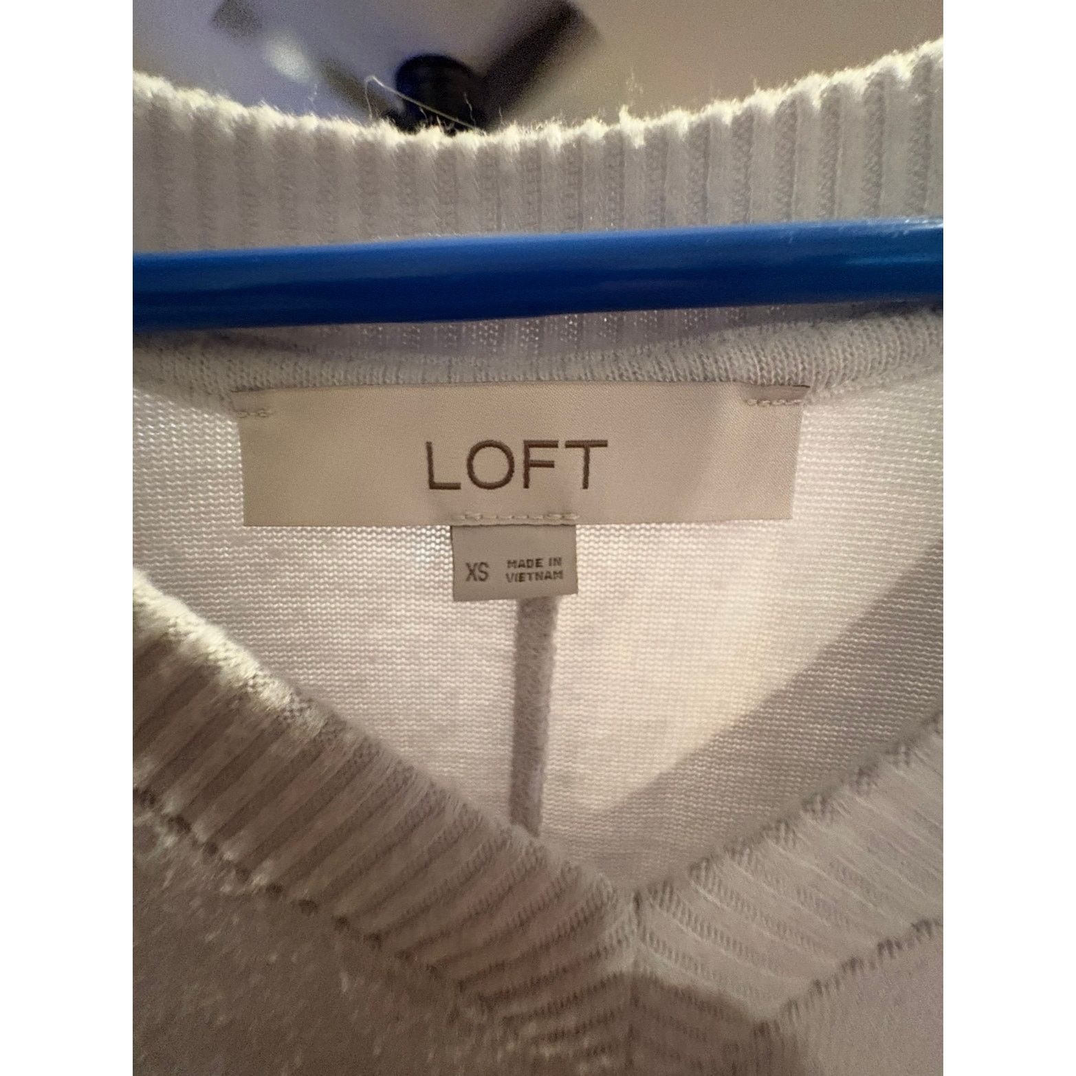 Loft LOFT Cream Fuzzy Knit Sweater Women’s XS Extra Small V-Neck Size XS / US 0-2 / IT 36-38 - 3 Thumbnail