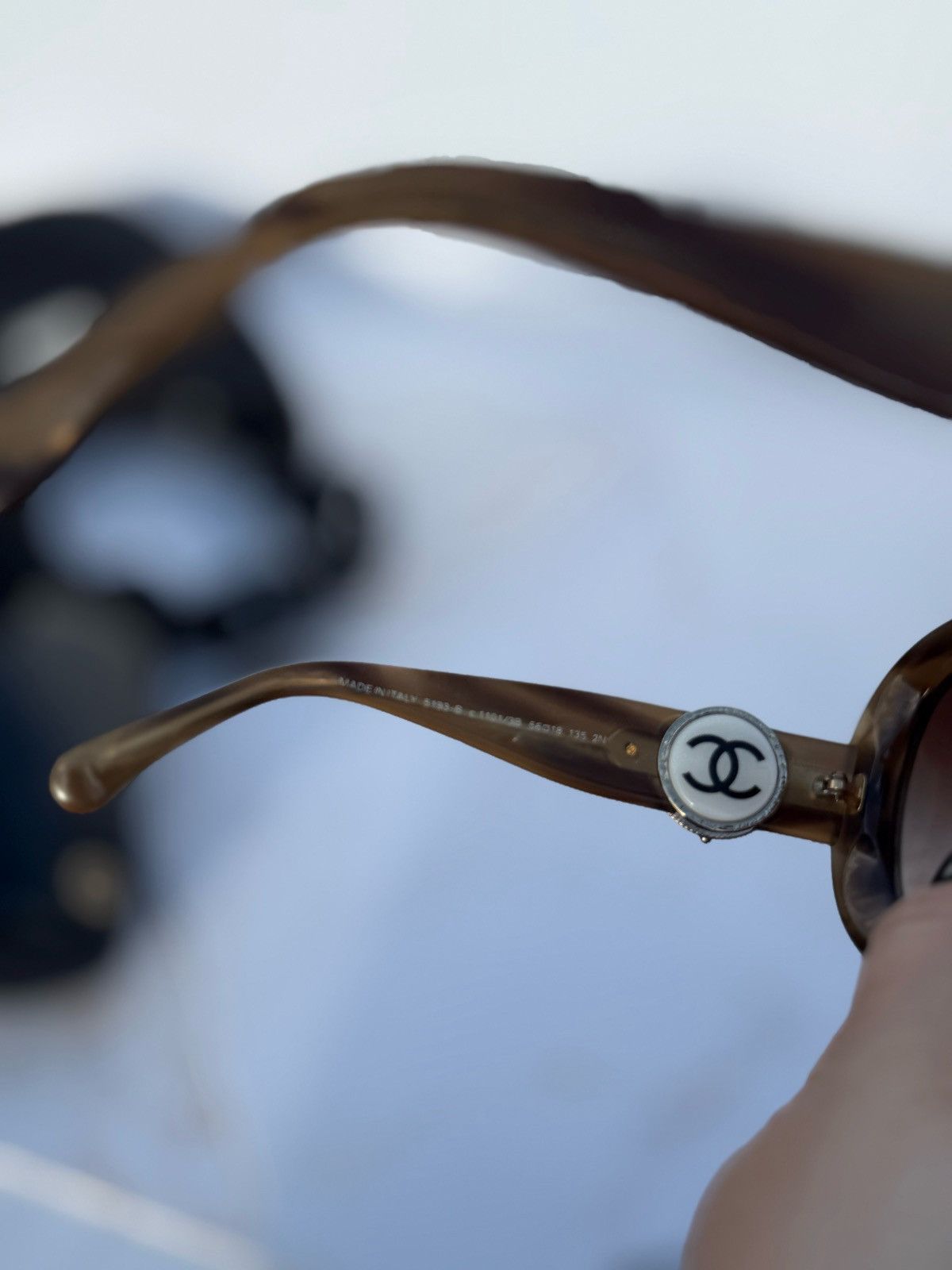 Chanel Chanel vintage sunglasses 5193-B Limited Collection Bouton Size ONE SIZE - 4 Thumbnail
