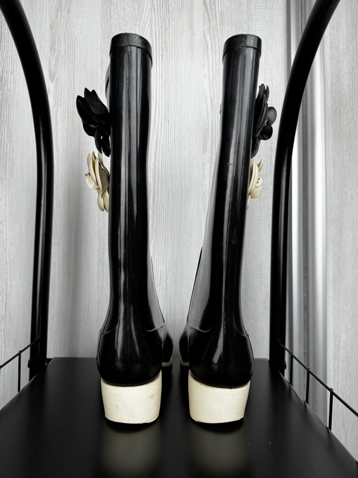 Chanel CHANEL Rubber Camellia Rain Boots Black size 37 Size US 7 / IT 37 - 13 Thumbnail