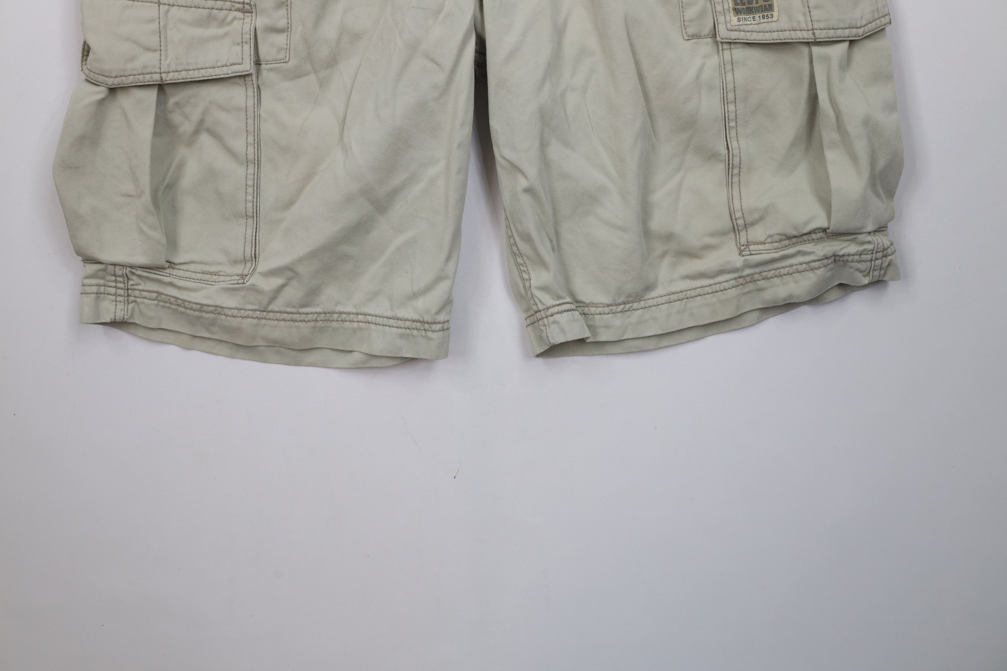 Levi's Vintage Y2K 2006 Levis Baggy Fit Cargo Shorts Beige Cotton Size US 36 / EU 52 - 4 Thumbnail