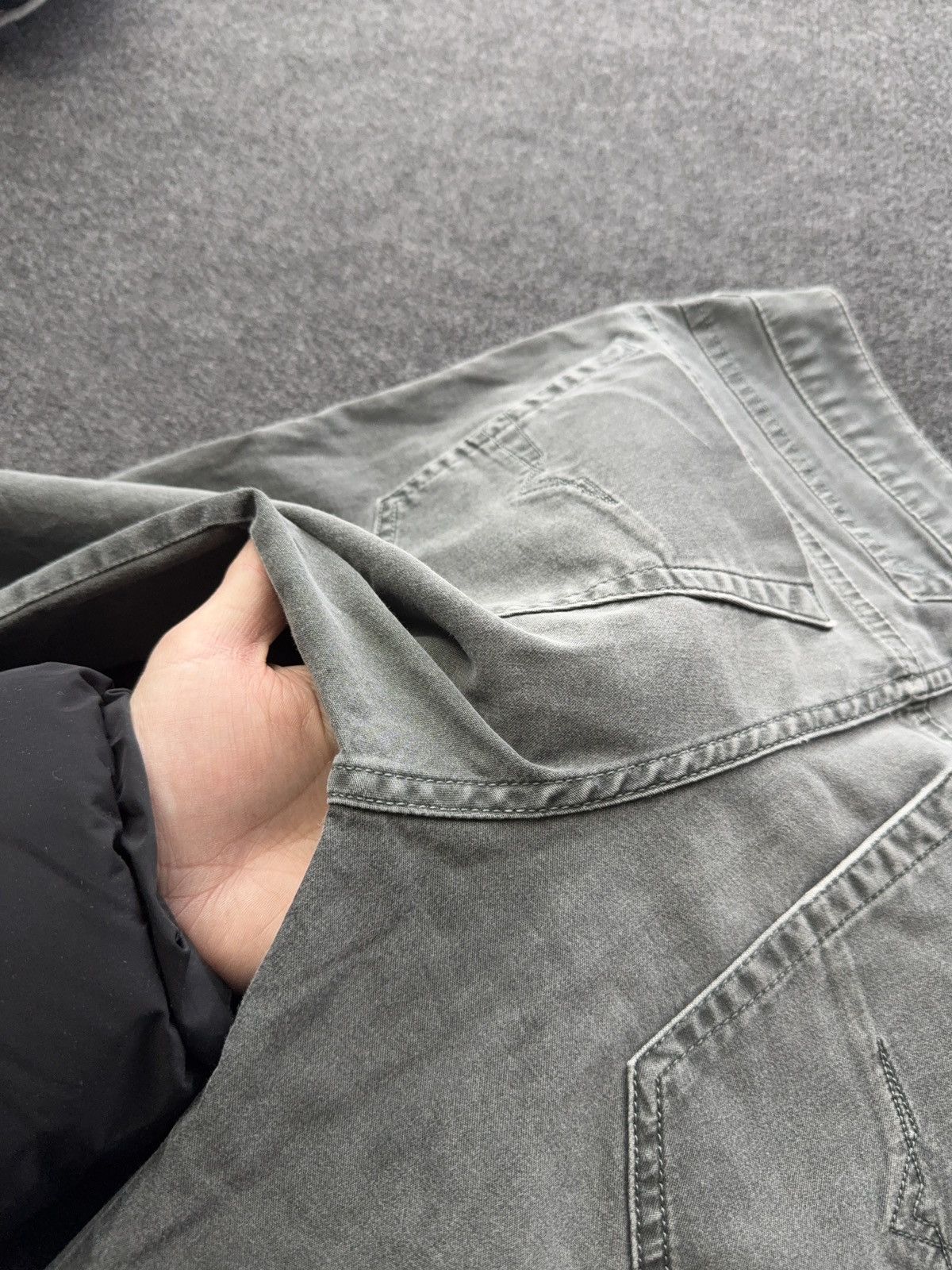 Diesel Luxury 00s Diesel D-BAZER Grey Faded Tapered Jeans Archive Size US 28 / EU 44 - 21 Thumbnail