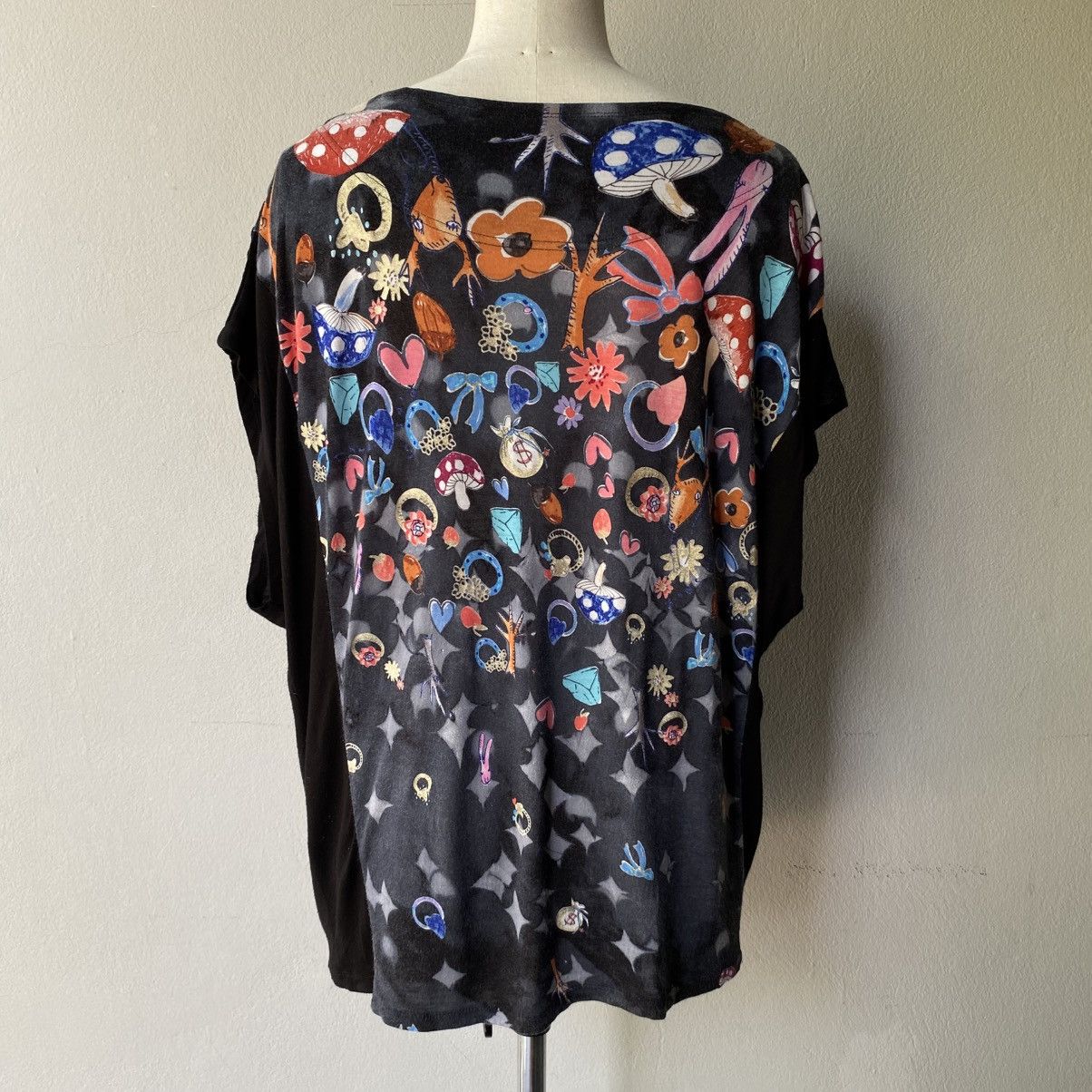 Tsumori Chisato TSUMORI CHISATO Black Top with Colorful Fantasy Print Size XS / US 0-2 / IT 36-38 - 2 Thumbnail