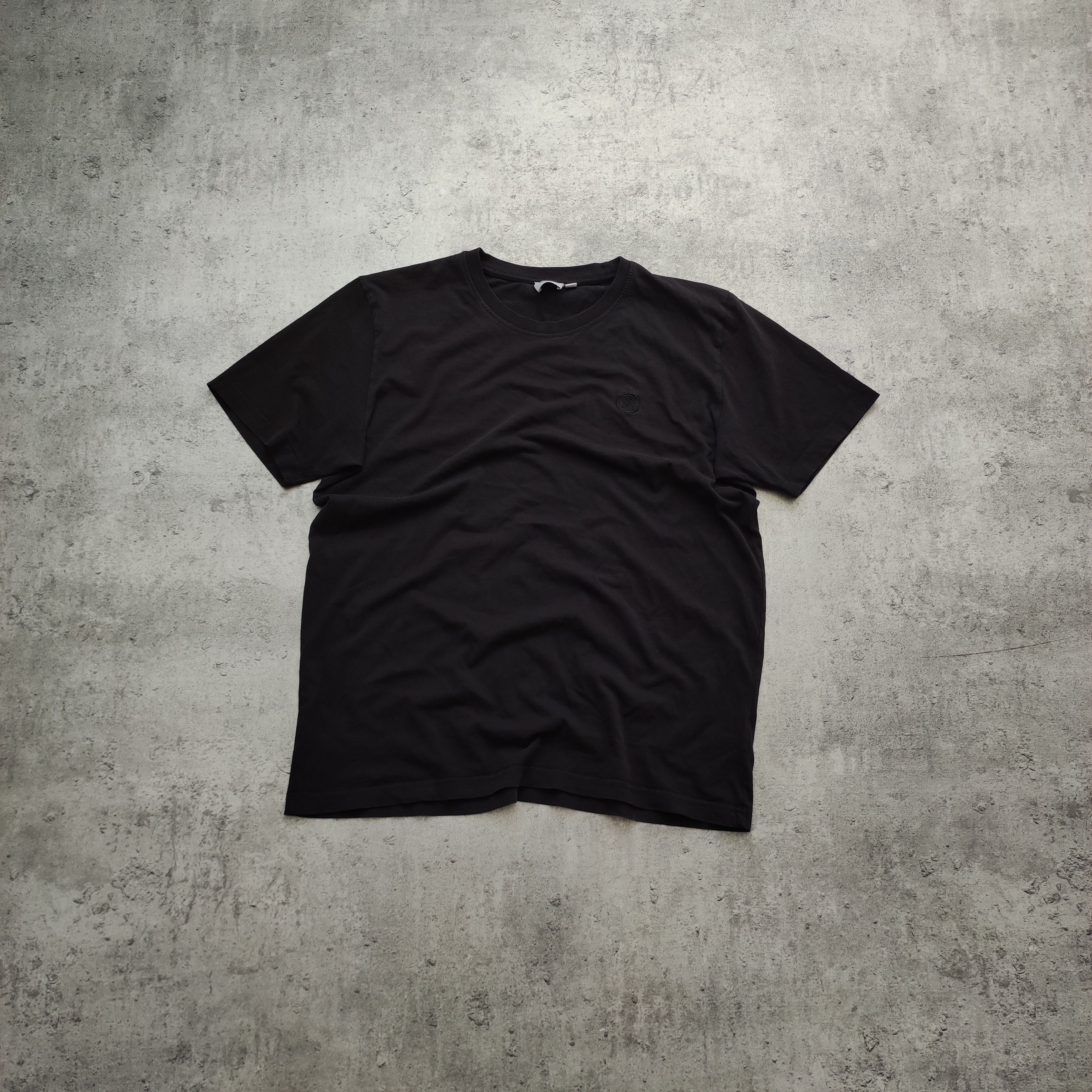 Burberry Burberry London Classic Black Small Logo Tshirt Size US L / EU 52-54 / 3 - 1 Thumbnail