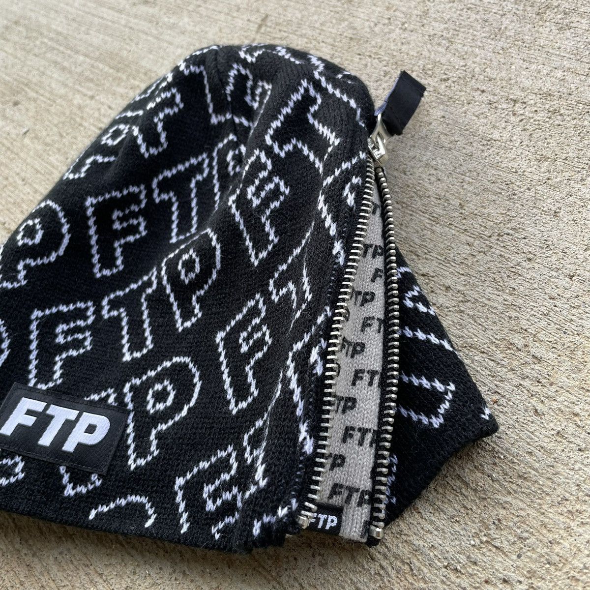 Fuck The Population FTP Zipper Beanie Black Brand New F*** The Population Size ONE SIZE - 4 Thumbnail