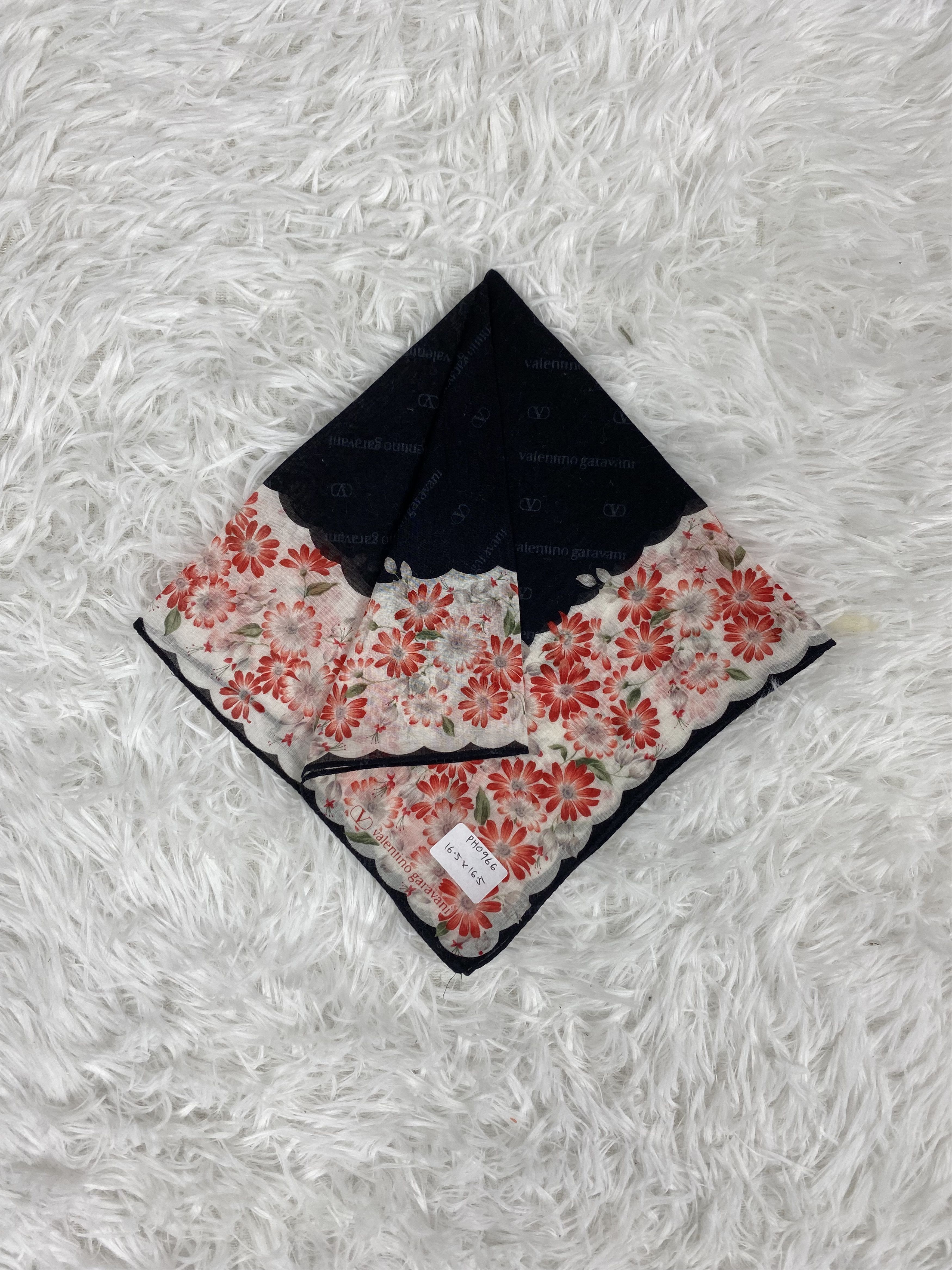 Vintage Vintage Valentino Garavani Handkerchief Neckerchief PH0966 Size ONE SIZE - 1 Thumbnail