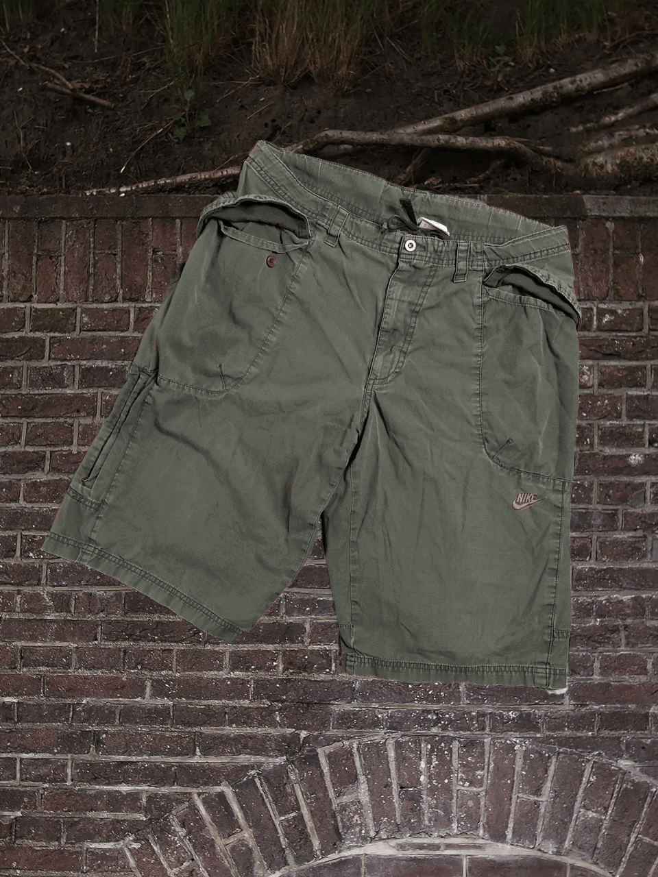 Nike Vintage Nike Y2K Cargo Shorts size L streetwear Size US 34 / EU 50 - 1 Thumbnail