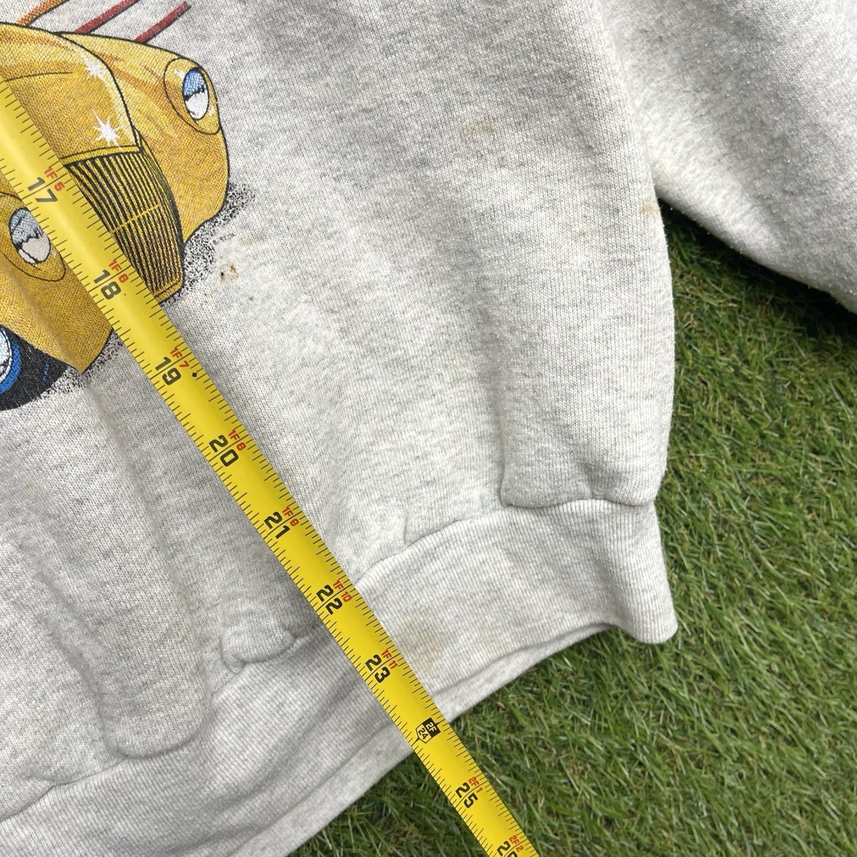 Gildan VINTAGE Gildan Sweatshirt Mens M White Crewneck Pullover Car 90s Graphic Print Size US M / EU 48-50 / 2 - 6 Thumbnail