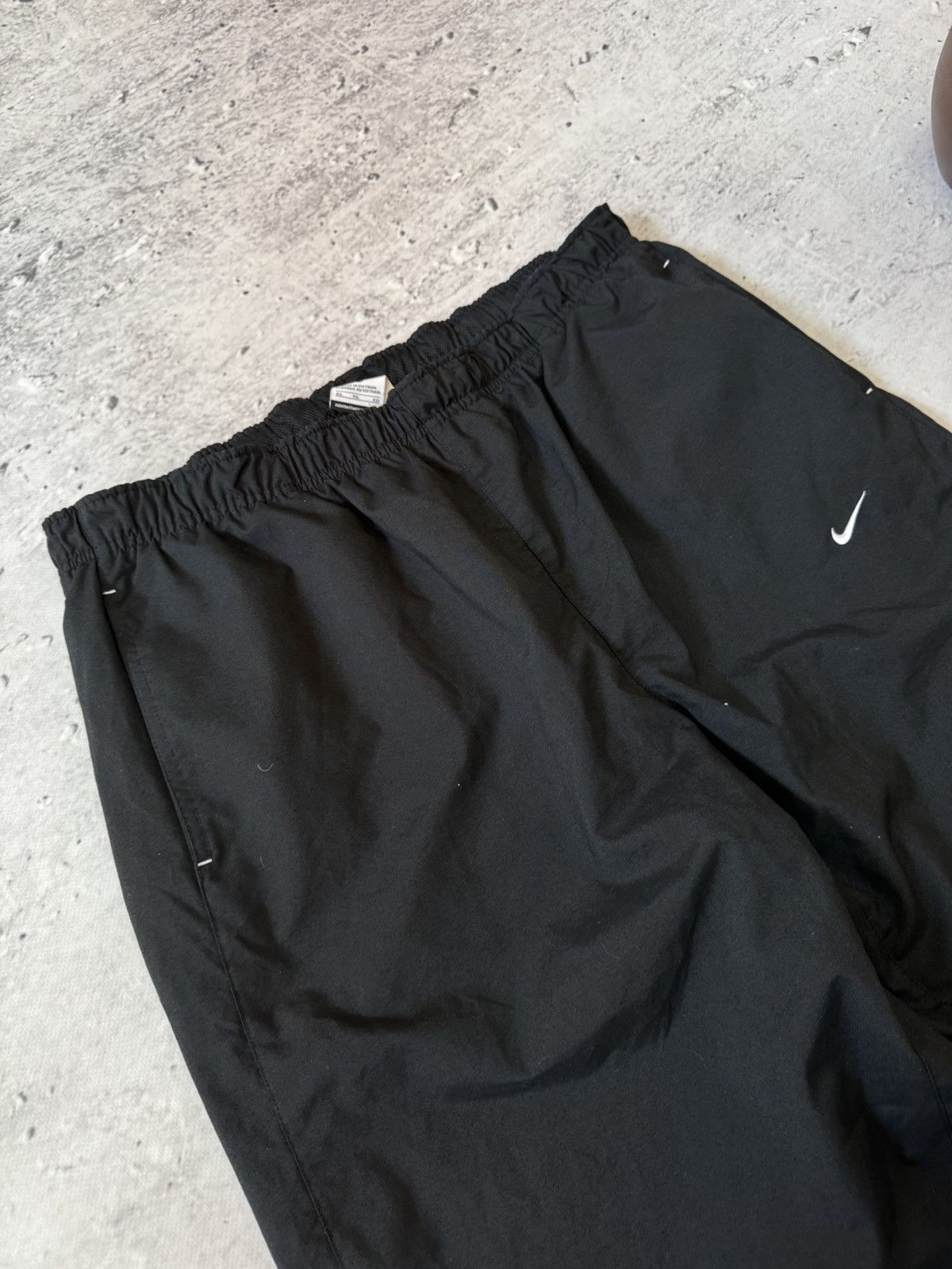 Nike × Vintage NIKE NYLON VINTAGE Y2K OVERSIZE BAGGY FIT PANTS SWEATPANTS Size US 34 / EU 50 - 5 Thumbnail