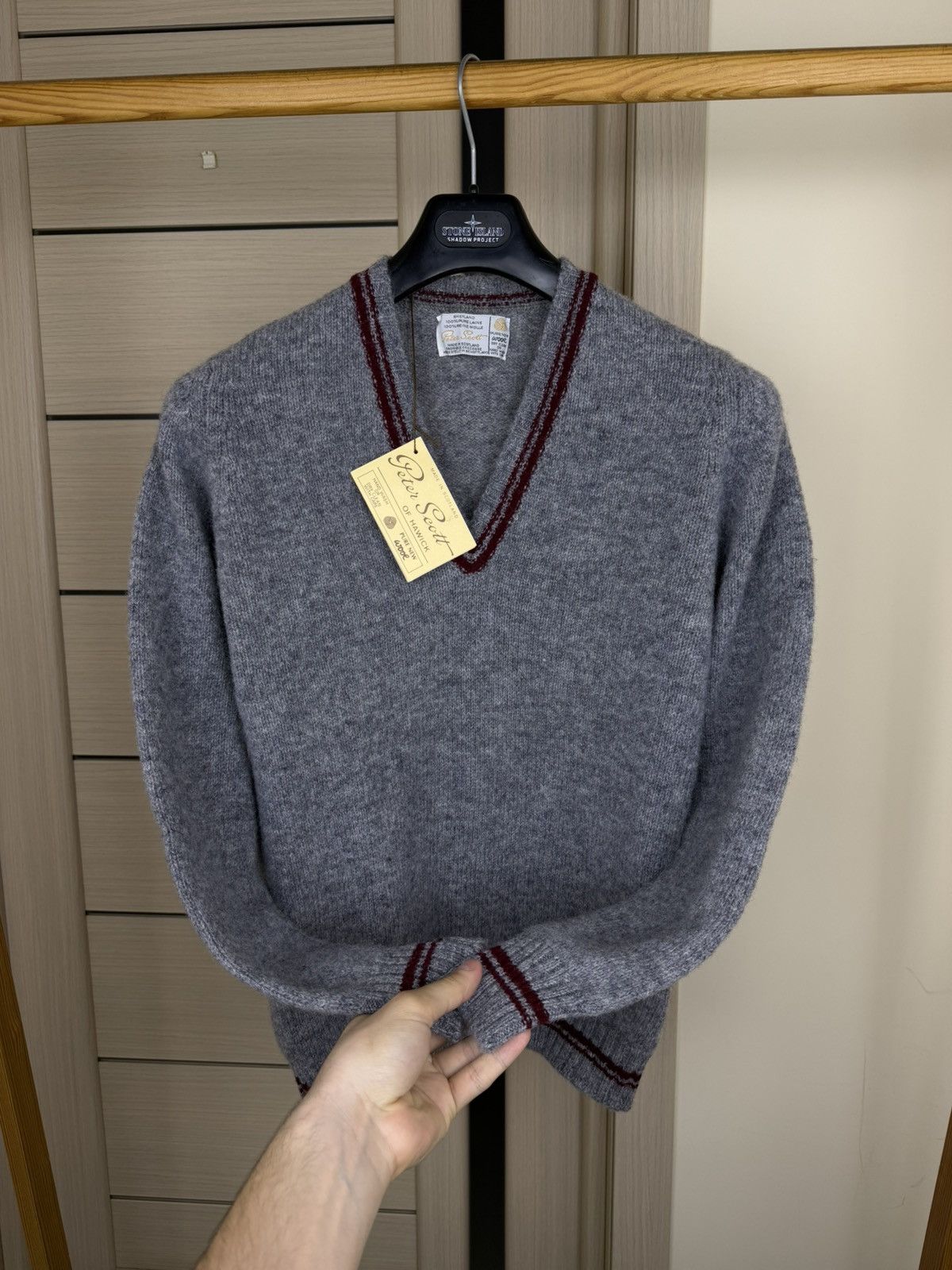 Other Vintage Peter Scott wool gray V sweater size S (37/97) Size US S / EU 44-46 / 1 - 4 Thumbnail