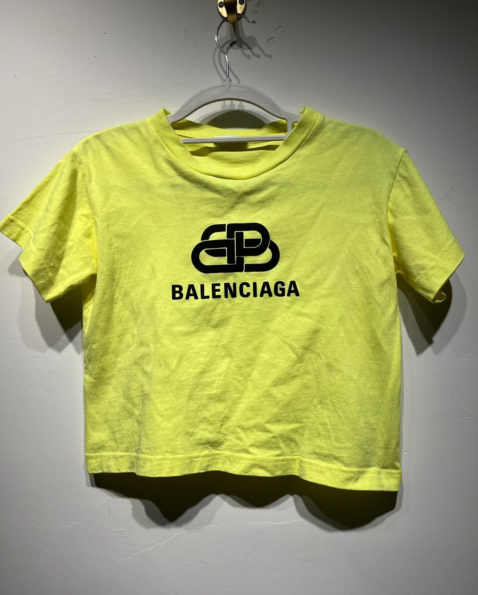 Balenciaga Balenciaga Yellow T-Shirt M Women Size M / US 6-8 / IT 42-44 - 1 Thumbnail