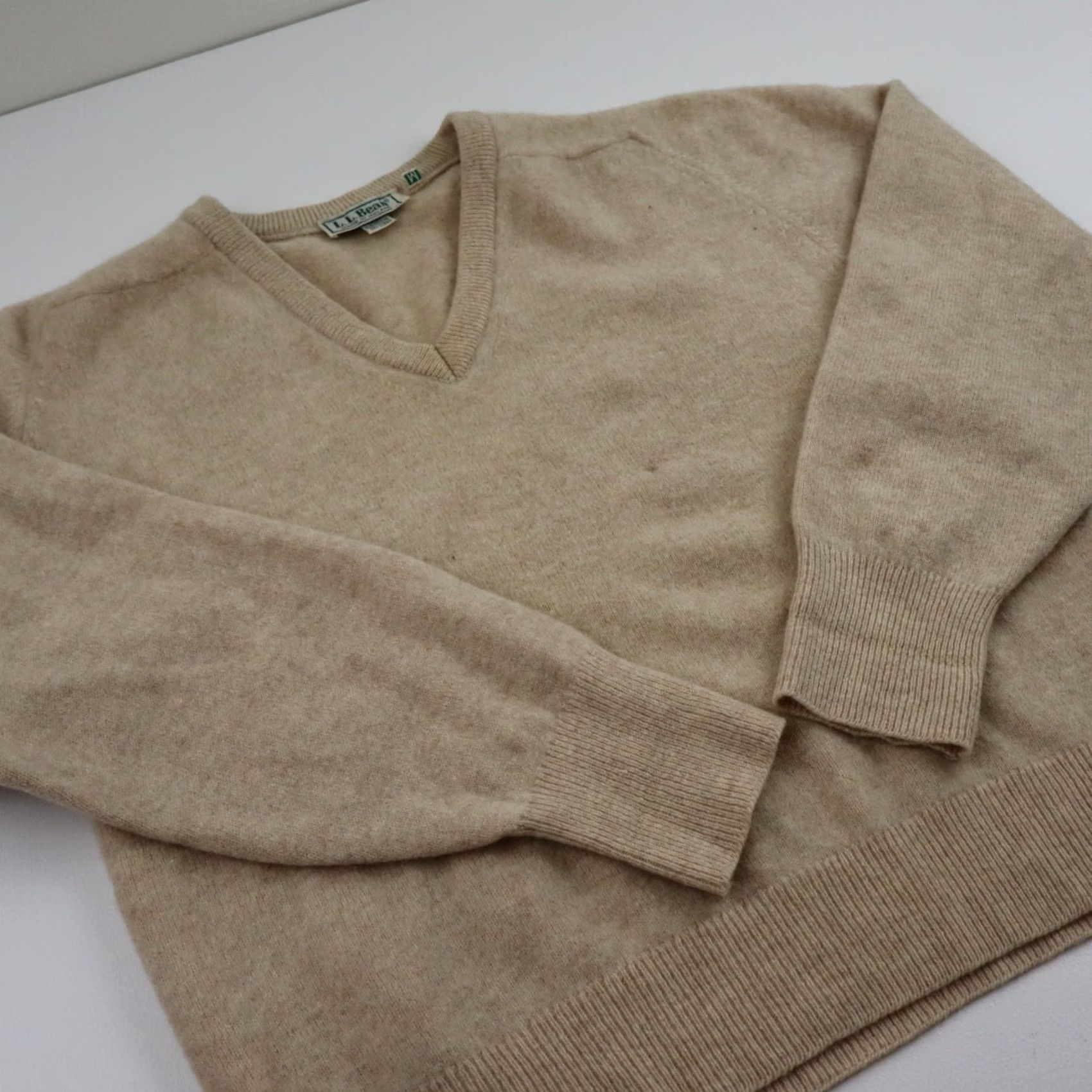 Vintage VINTAGE LL Bean Ireland Lambs Wool V-Neck Sweater Womens Medium Beige Size M / US 6-8 / IT 42-44 - 2 Thumbnail