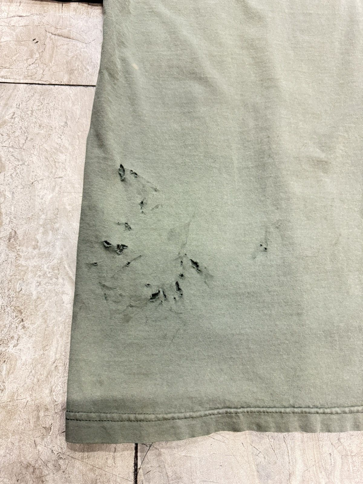 Vintage Vintage 1998 Deftones Around The Fur Distressed Tee Size US XL / EU 56 / 4 - 6 Thumbnail