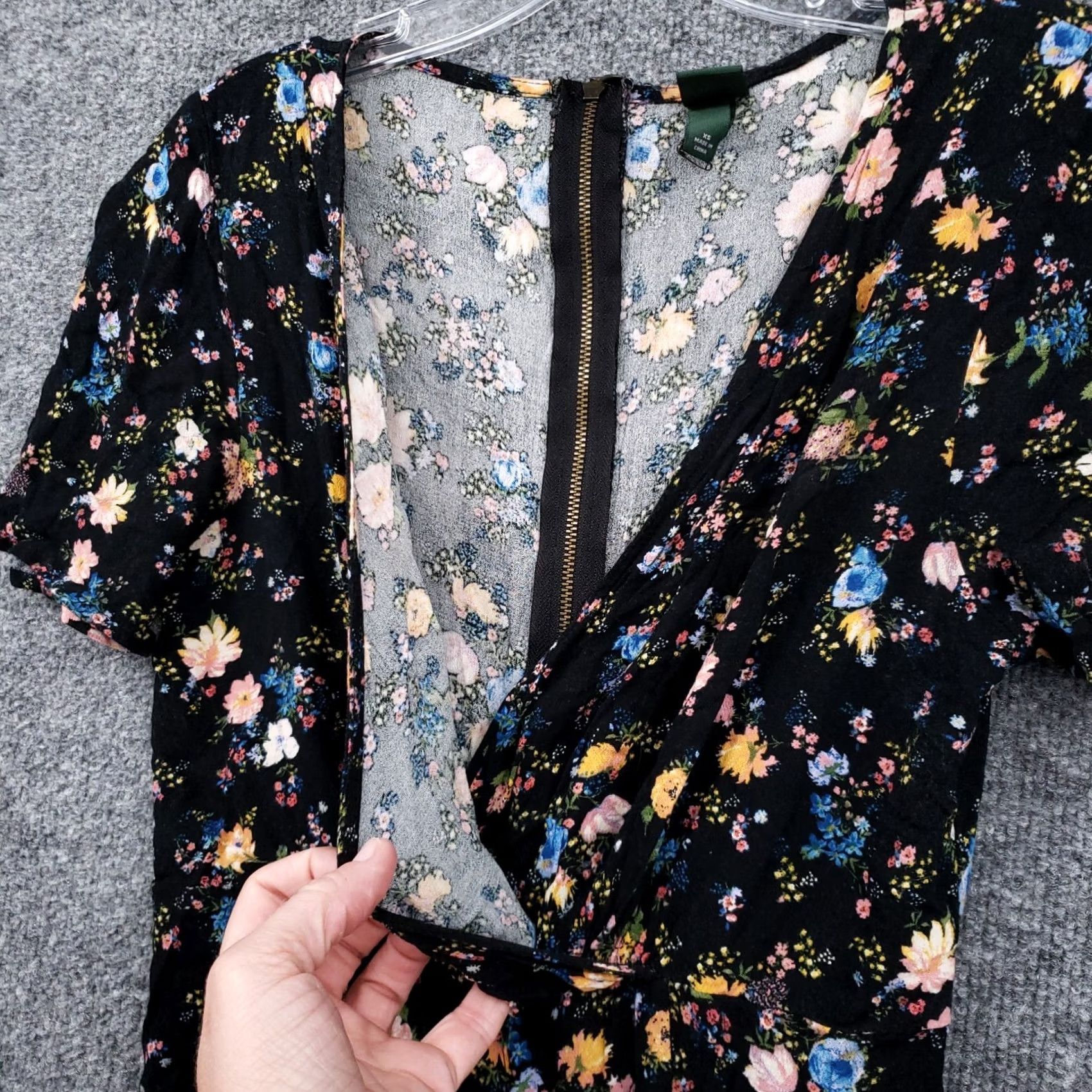 Vintage Wild Fable Womens Black Floral Jumpsuit Romper XS Short Sleeve Capri Size 26" / US 2 / IT 38 - 3 Thumbnail