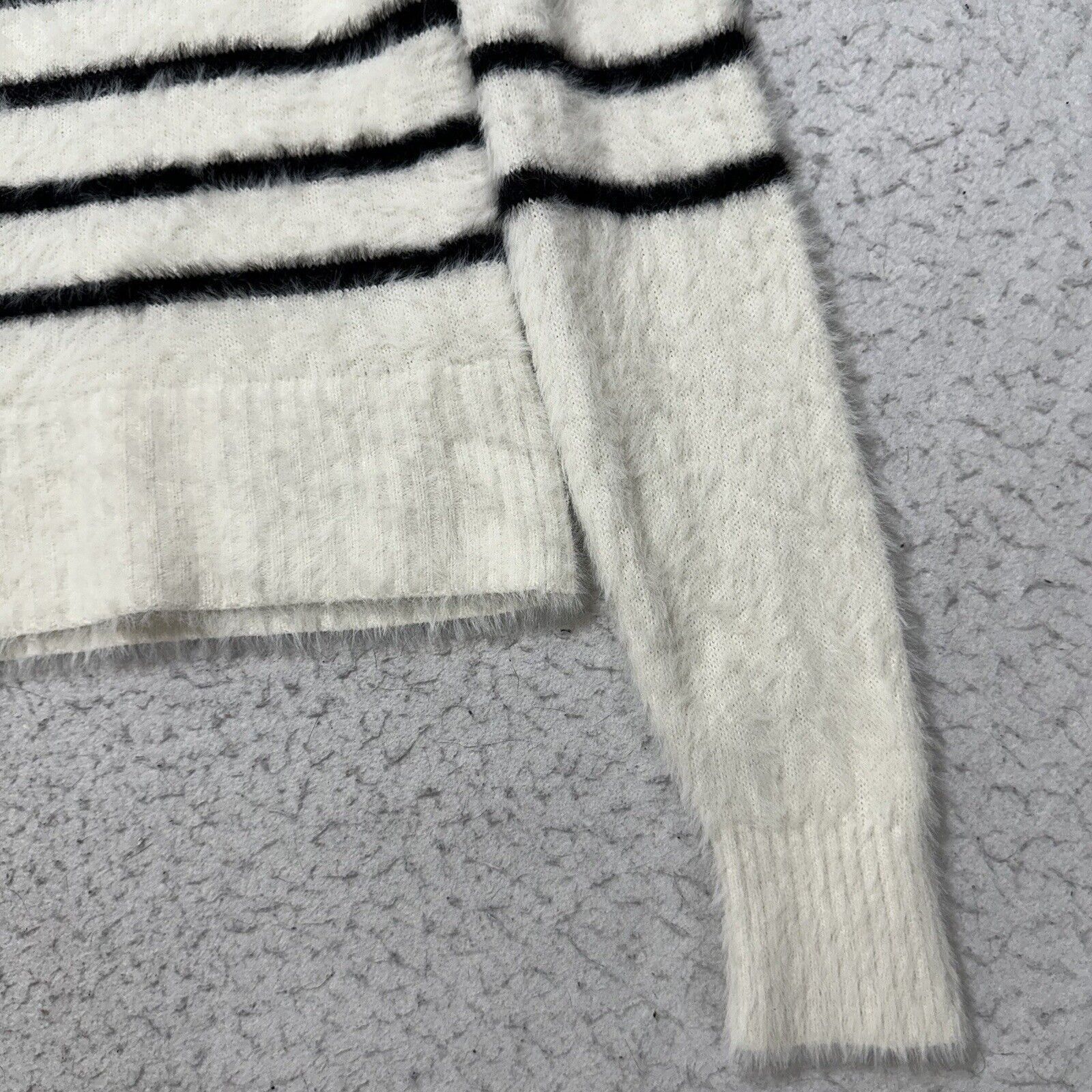 Old Navy Old Navy Small Crewneck White Black Striped Pullover Sweater Size S / US 4 / IT 40 - 13 Thumbnail