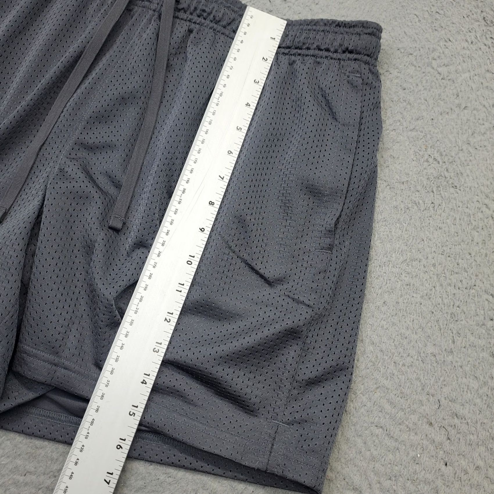 Under Armour Under Armour UA Icon Shorts Men L Gray Lightweight Timberwolf Sweat-Wicking Size US 33 - 4 Thumbnail