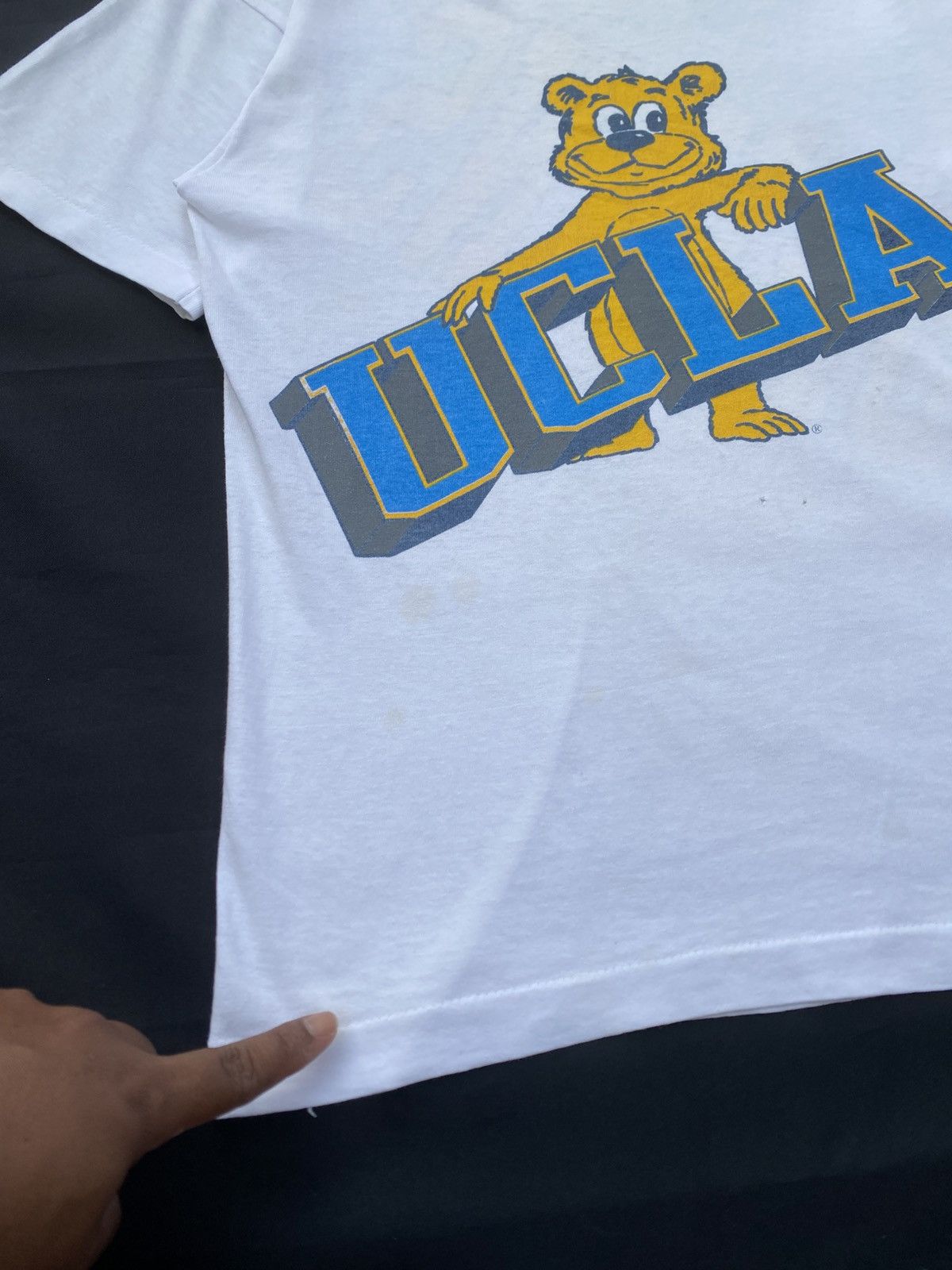 Vintage Rare Vintage 90s UCLA Bruins Spellout Tshirt Size US S / EU 44-46 / 1 - 12 Thumbnail