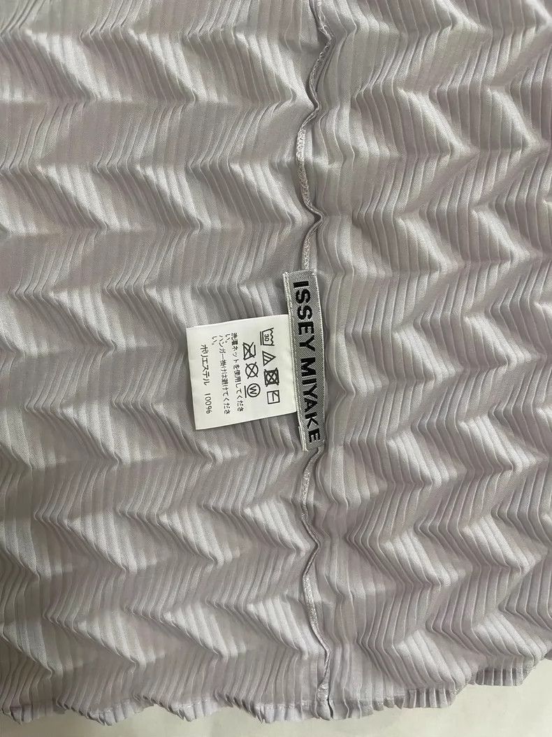 Issey Miyake Issey Miyake size:one size A light grey pleated cardigan Size S / US 4 / IT 40 - 4 Thumbnail