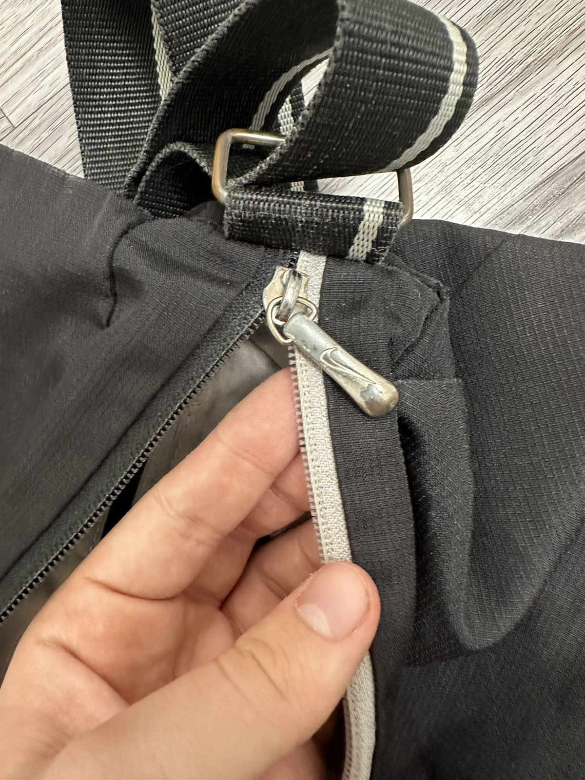 Nike Vintage Nike Swoosh Nylon Shoulder Bag Y2K Os Size ONE SIZE - 7 Thumbnail