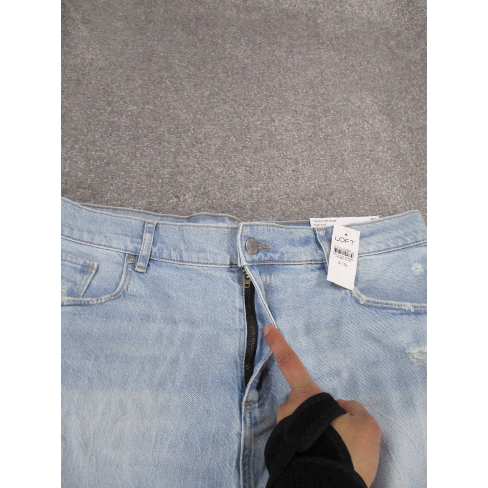 Loft LOFT Vintage Cut-Off Denim Shorts Womens 31 Light Wash Blue 90s Casual Size 24" / US 00 / IT 34 - 2 Thumbnail