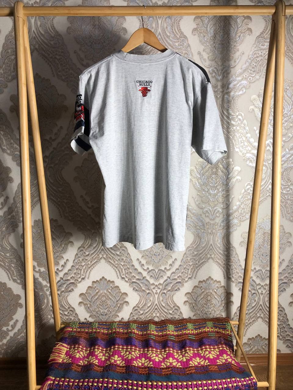 Vintage Vintage Chicago Bulls NBA Retro T-shirt Jordan Y2K 90s Size US L / EU 52-54 / 3 - 13 Thumbnail