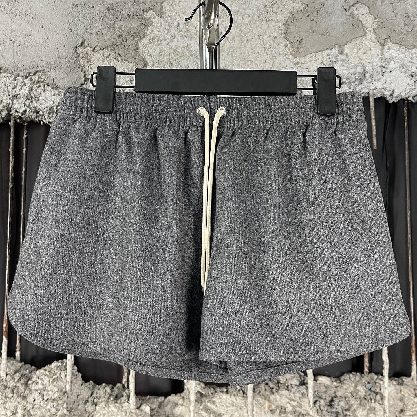 Celine Celine Cashmere Drawstring Shorts Size 34 Size 25" / US 0 / IT 36 - 1 Thumbnail