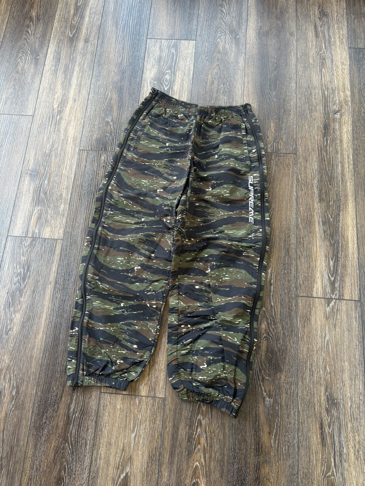 パンツ Supreme23S/SFull Zip baggy Warm Up pants Supreme Full Zip Baggy Warm Up Pant (SS23) - $138