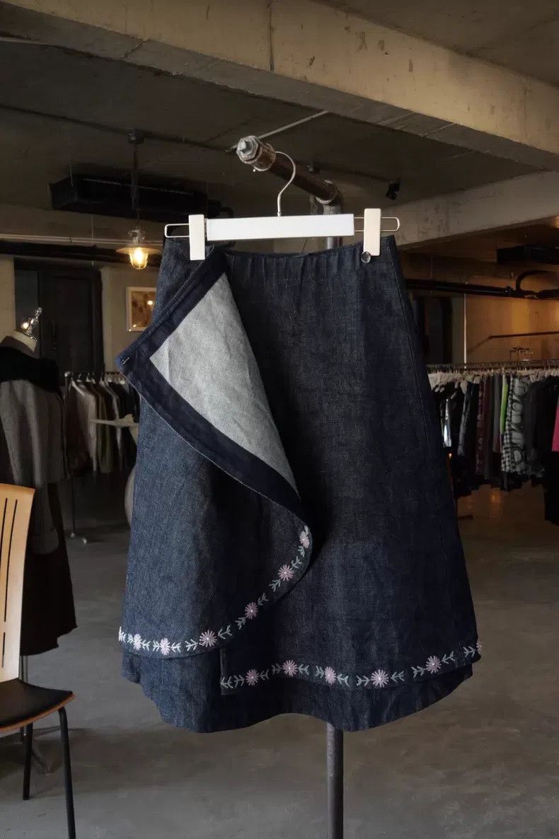 Comme des Garcons Comme Des Garcons size M Flower Beaded Denim Skirt Size 23" - 7 Thumbnail
