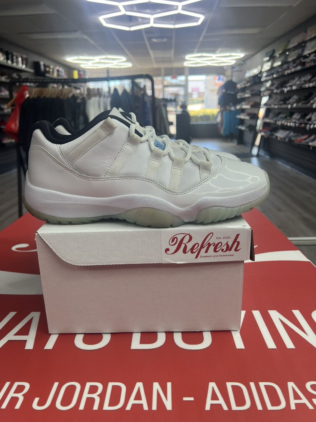 Air Jordan 11 Low Legend Blue Size 8.5