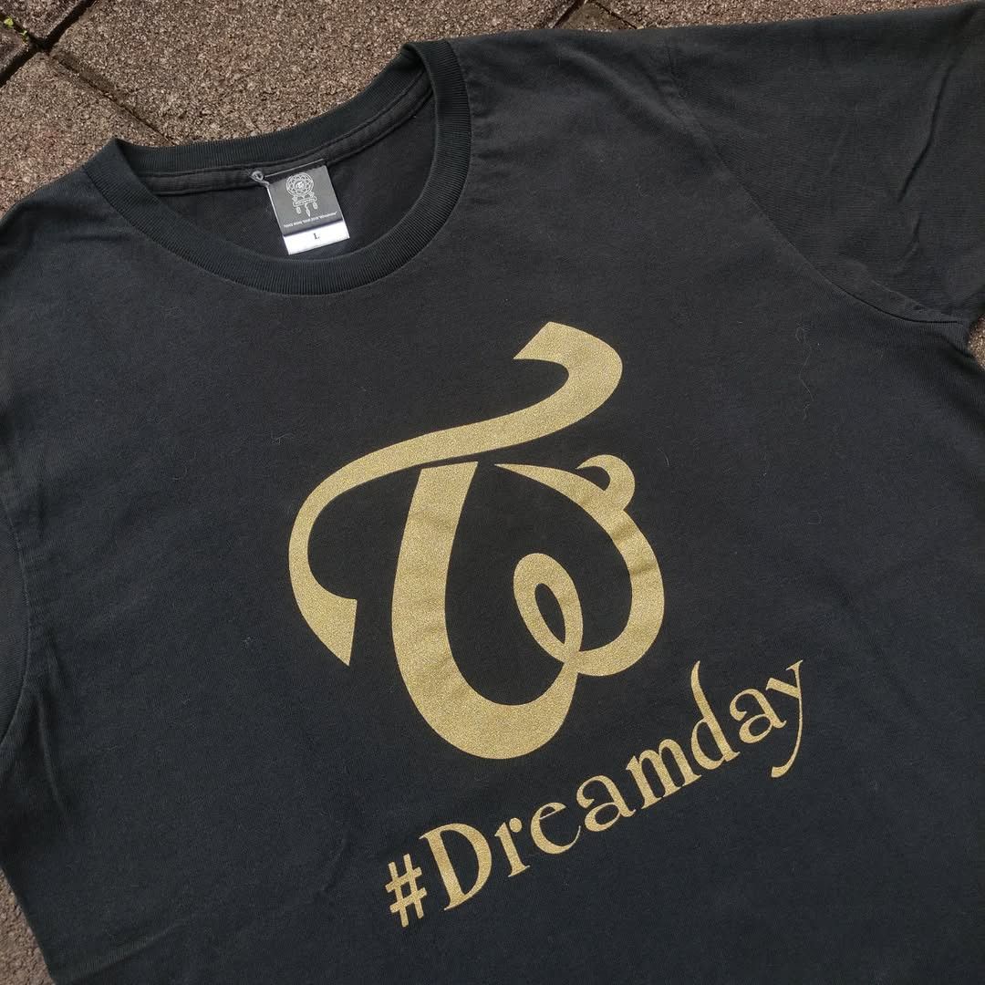 Band Tees TWICE KPOP Dreamday Japan Tour 2019 Tee Size US L / EU 52-54 / 3 - 2 Thumbnail
