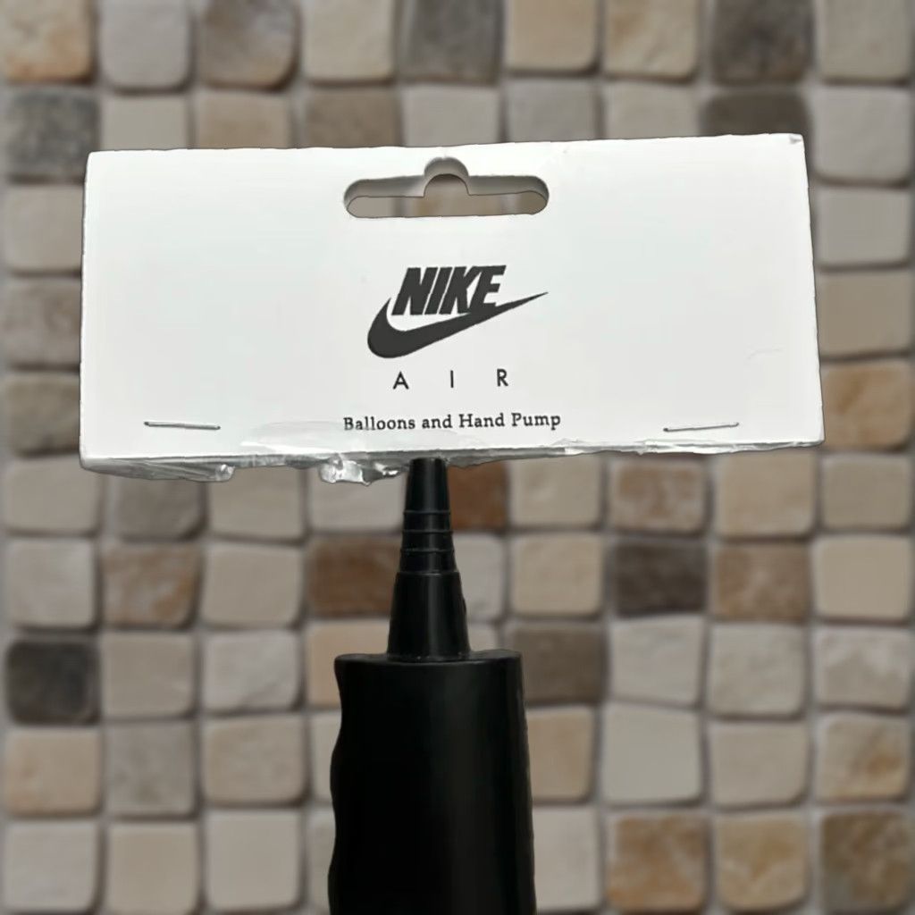 Nike VINTAGE Nike Promotional Balloons And Pump Promo Accessory Set Unisex One Size White Black Nike Promo Balloons Pump Size ONE SIZE - 1 Thumbnail