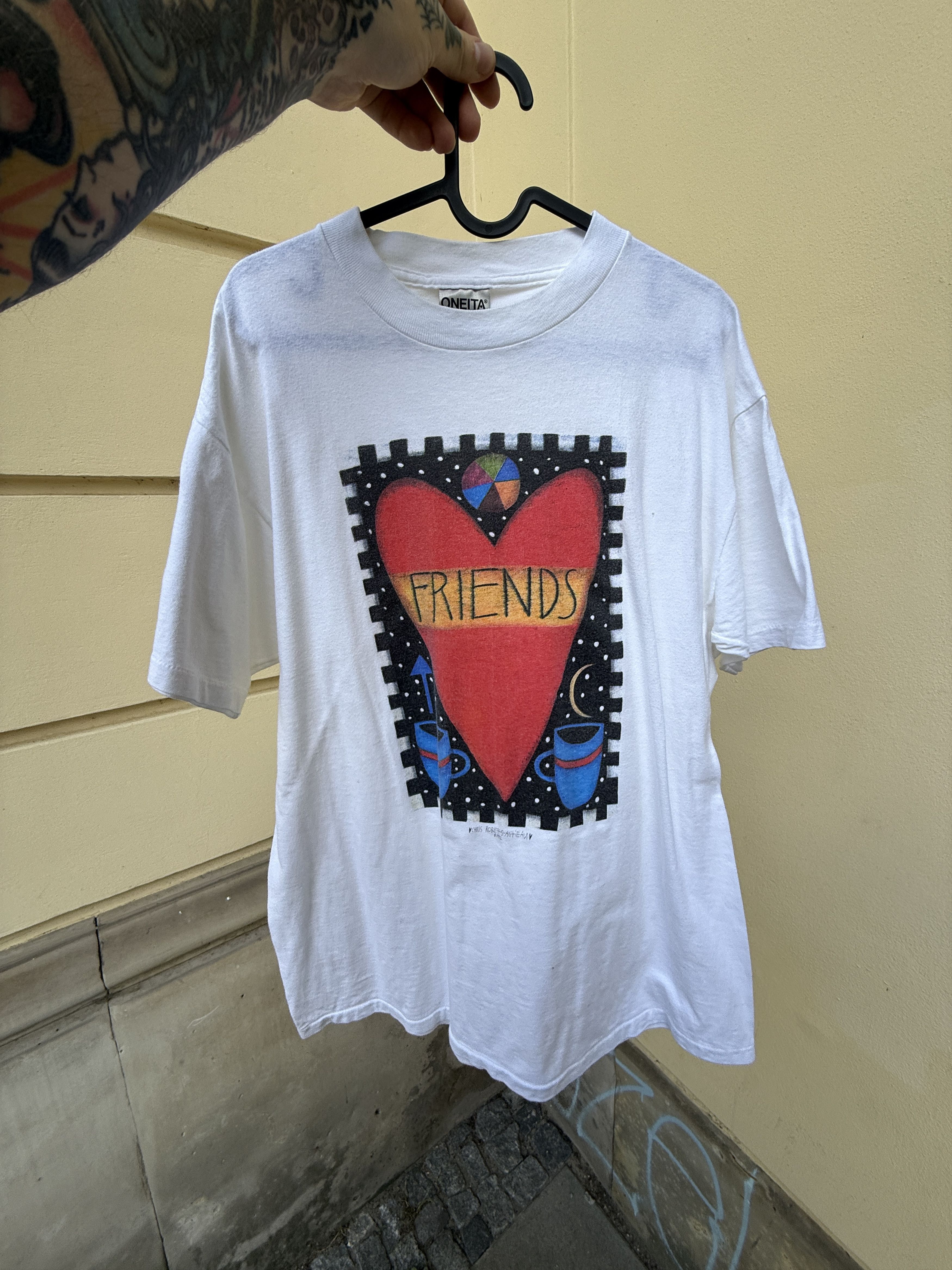 Vintage Vintage 1992 Friends Vintage Chris Roberts Antieau t-shirt L Size US L / EU 52-54 / 3 - 1 Thumbnail
