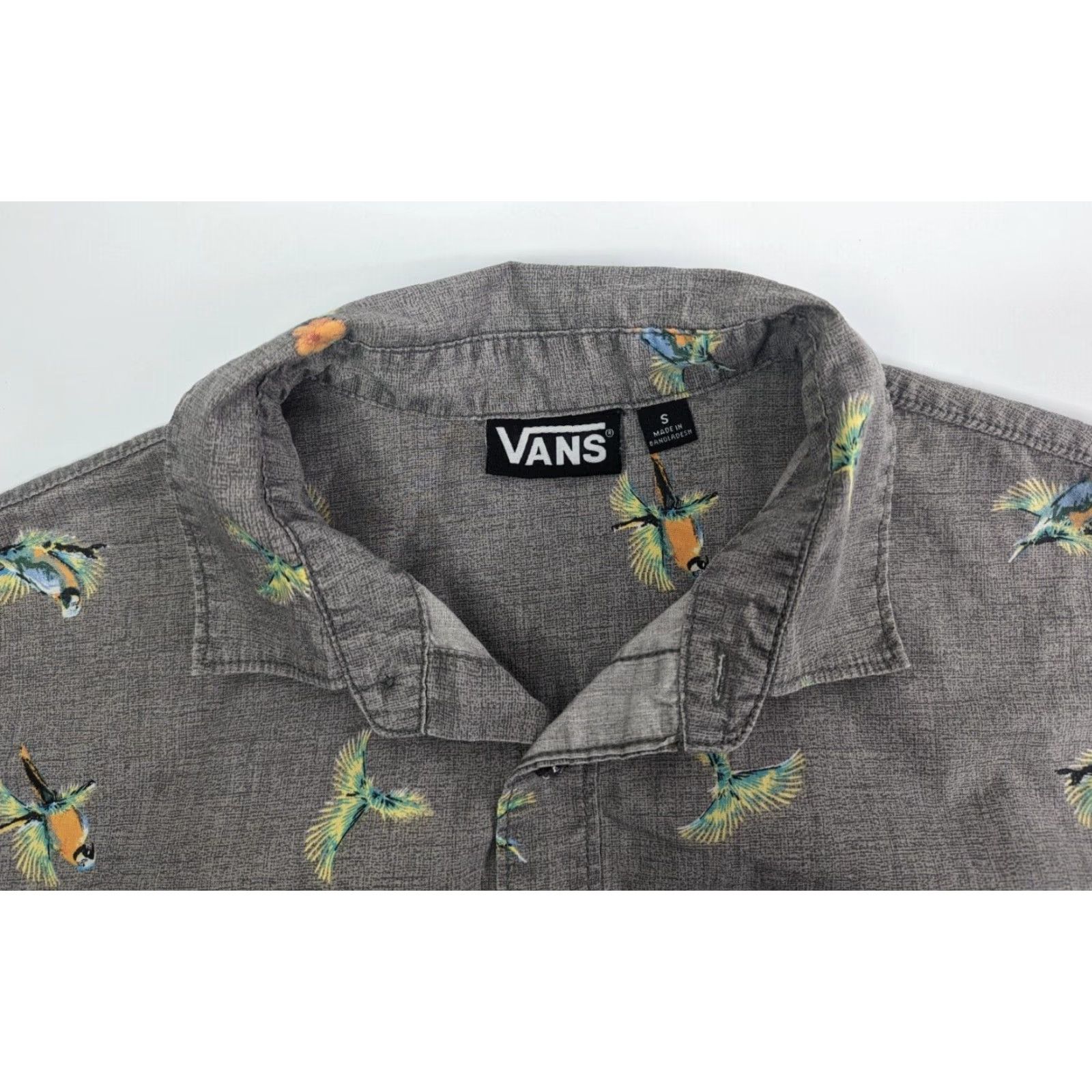 Vans Vans Button-Up Shirt Men's Small Short Sleeve Gray All Over Print Parrot Print Size US S / EU 44-46 / 1 - 5 Thumbnail