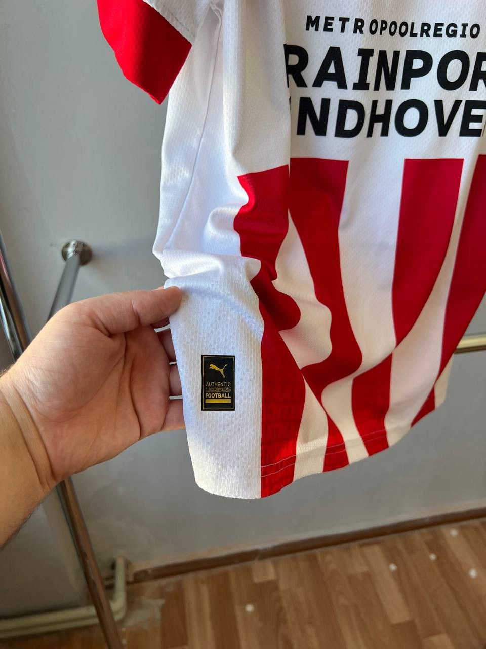 Puma 2022/23 PSV EINDHOVEN HOME SOCCER JERSEY FOOTBALL SHIRT SZ L Size US L / EU 52-54 / 3 - 8 Thumbnail
