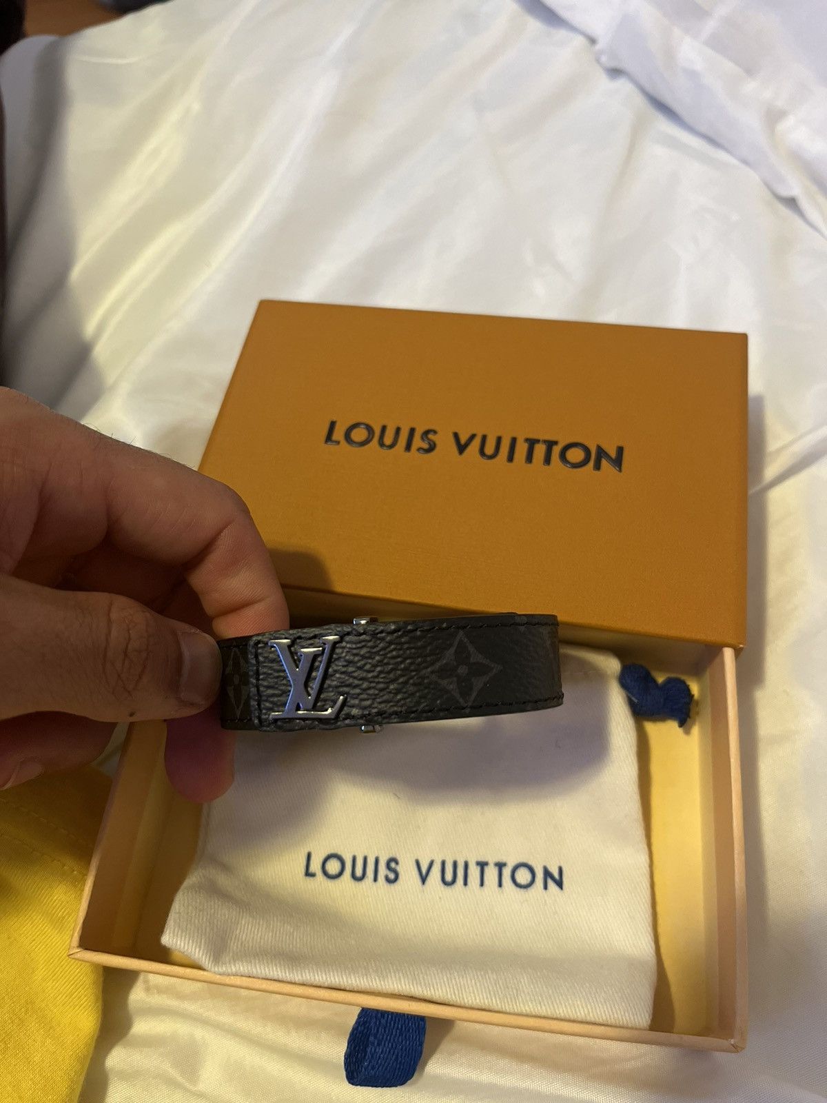 Louis Vuitton® LV Slim Bracelet Grey. Size 19