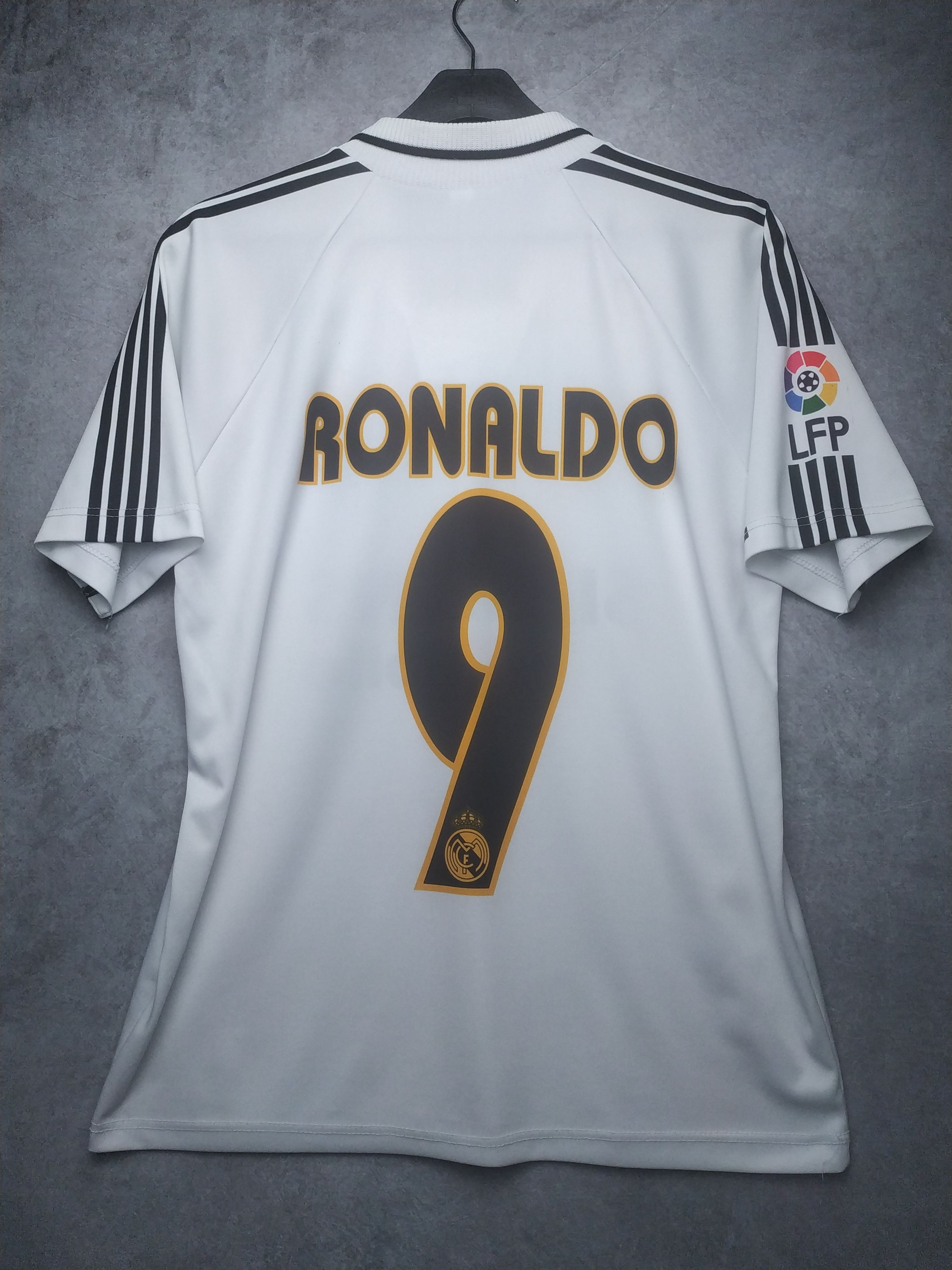 Vintage Ronaldo 9 Real Madrid vintage football soccer jersey Size US S / EU 44-46 / 1 - 1 Thumbnail