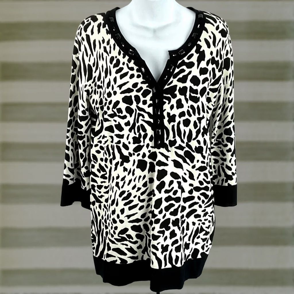 Vintage Joseph A Tunic sweater M blk/wht Leopard Cow beaded 1/2 button 3/4 sleeve Rayon Shirt Womens M Leopard Glam Size M / US 6-8 / IT 42-44 - 1 Thumbnail