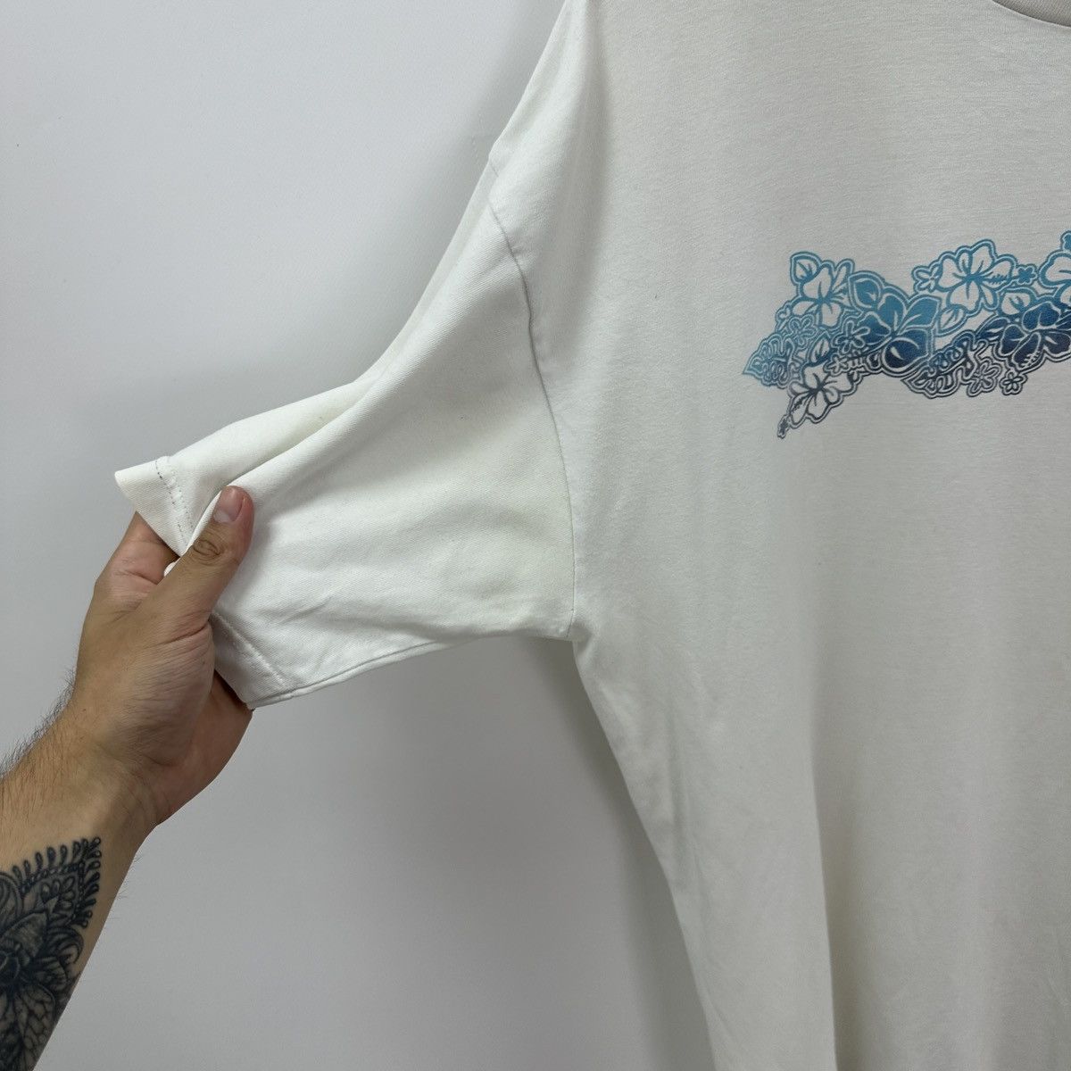 Body Glove Vintage 90s Body Glove Surfing tee Hawaiian flowers y2k og Size US XL / EU 56 / 4 - 8 Thumbnail