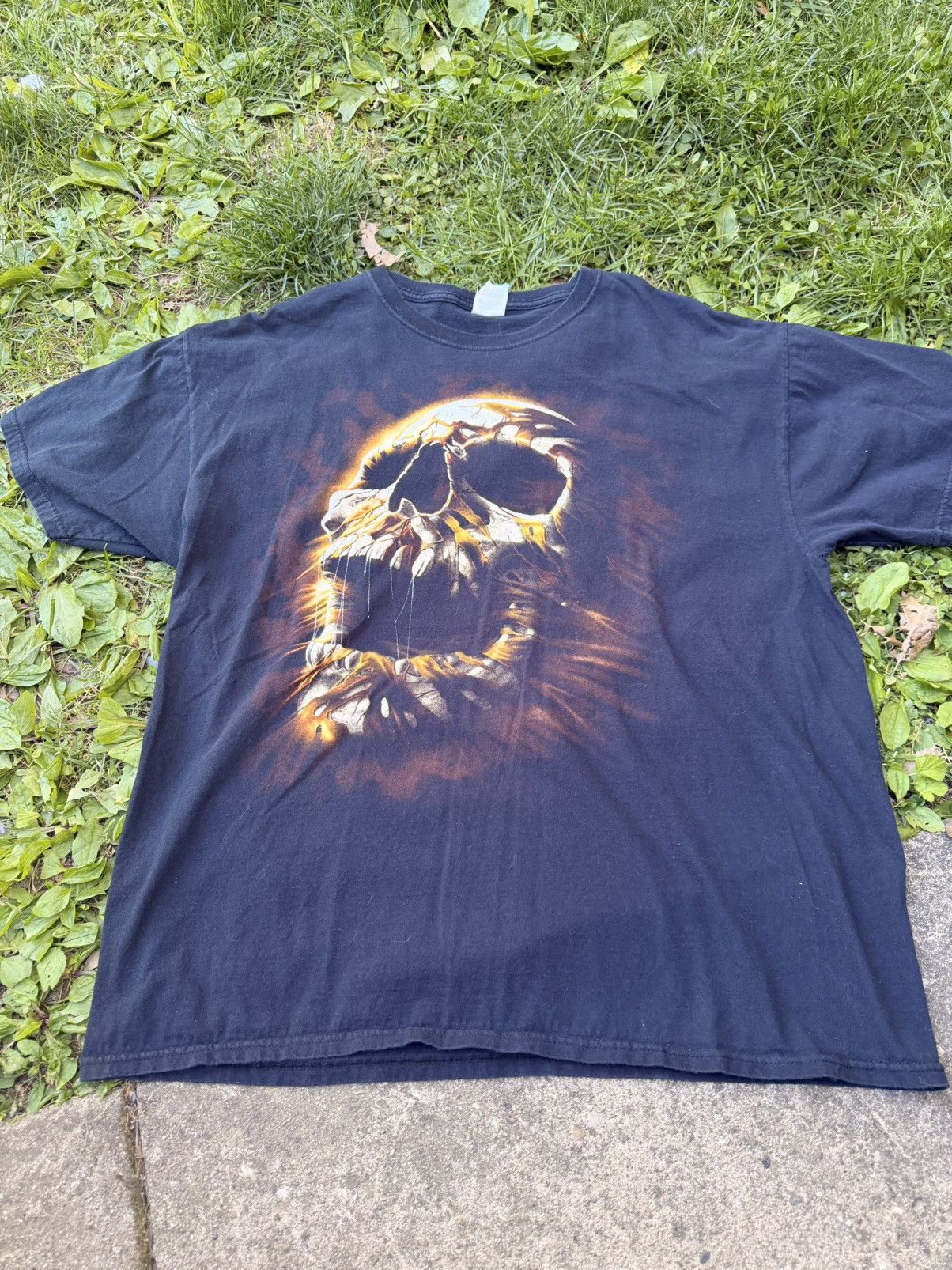Vintage Y2K Skull Tee Size XL Size US XL / EU 56 / 4 - 1 Thumbnail