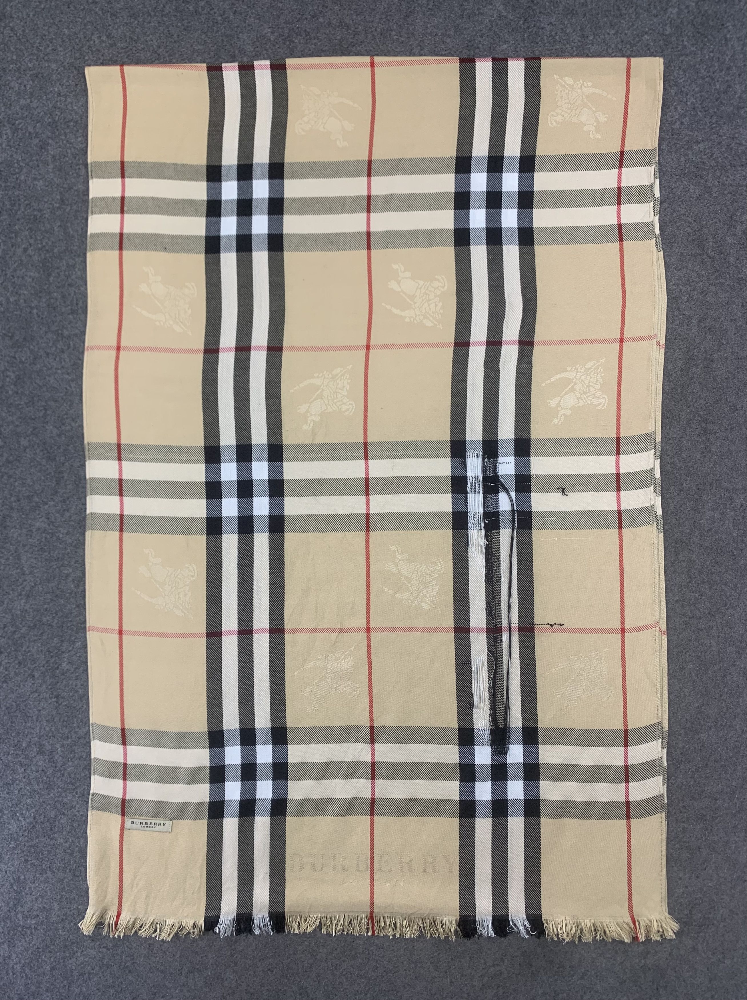 Burberry Burberry London Neckwear Scarf Shawl Size ONE SIZE - 1 Thumbnail