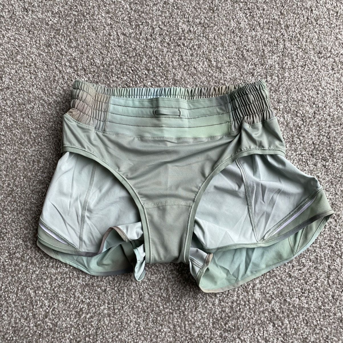 Lululemon Lululemon Hotty Hot Lined HR Shorts 2.5” Size 28" / US 6 / IT 42 - 4 Thumbnail