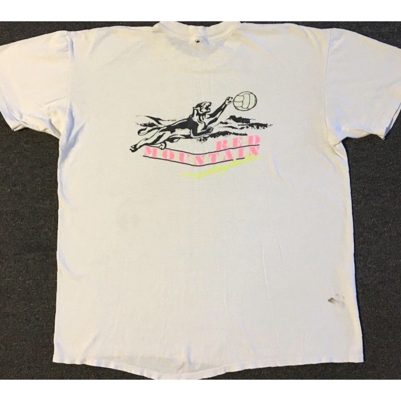 Vintage VINTAGE 90s Red Mountain Volleyball Faded Distressed Shirt S White Men Short Sleeve Size US S / EU 44-46 / 1 - 2 Thumbnail