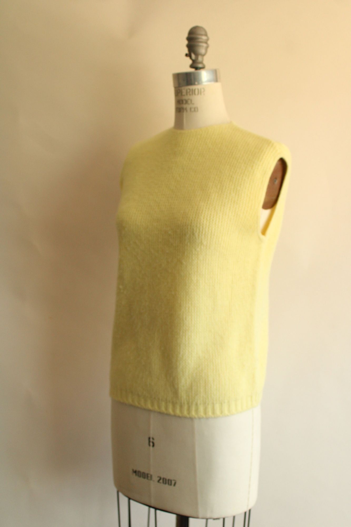 Vintage Vintage 1960s Sweater Vest, Classic Creations Yellow Knit, Z Size M / US 6-8 / IT 42-44 - 7 Thumbnail