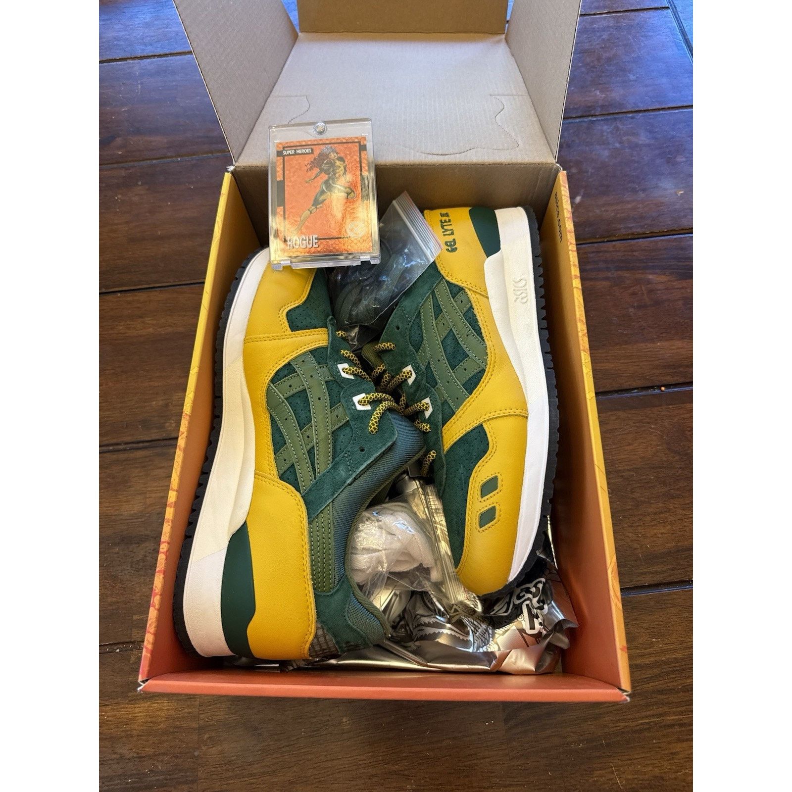Asics Kith marvel Rogue Series 1 Box Set With Trading Card NEW, Size US 8.5 / EU 41-42 - 4 Thumbnail