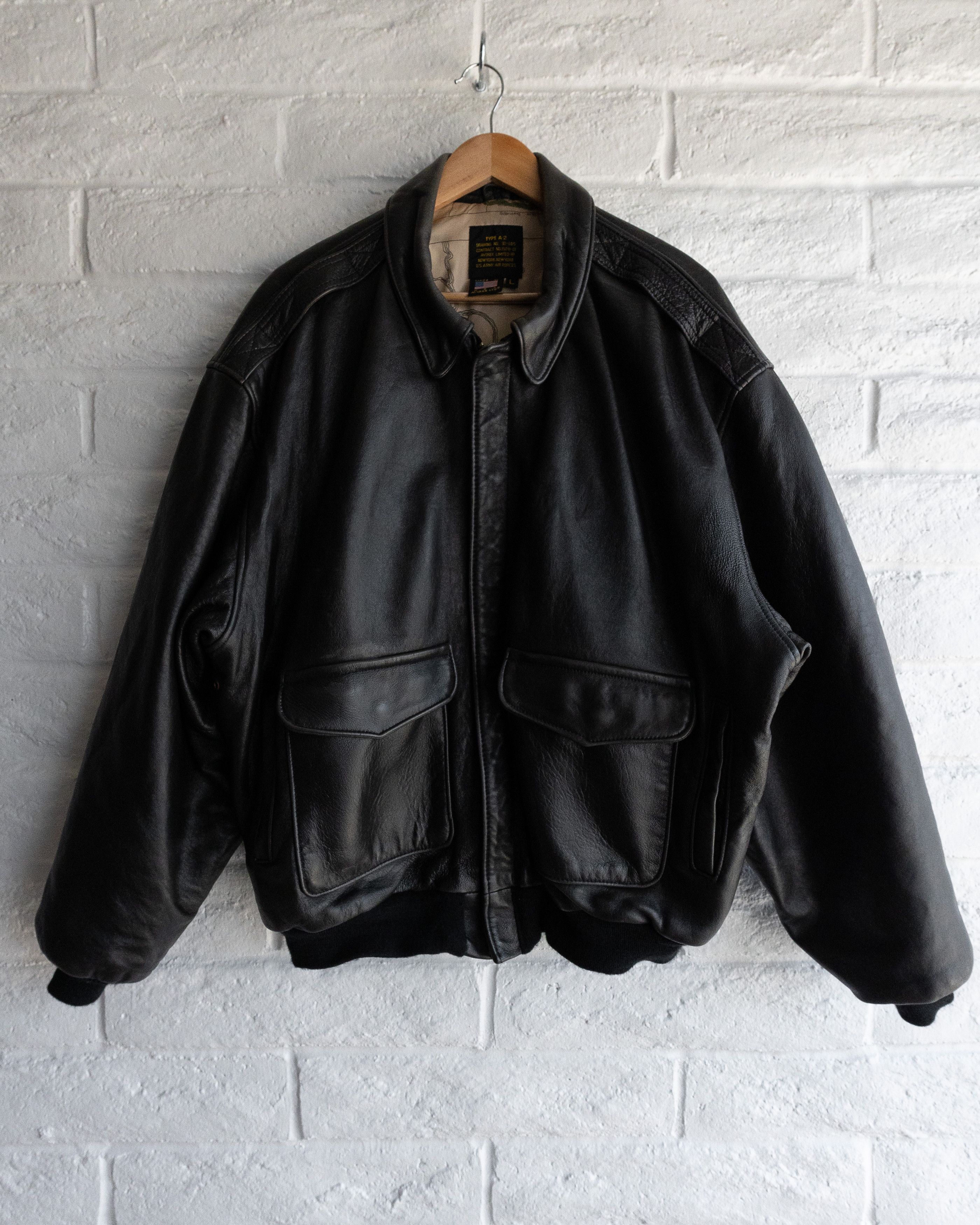 LL BEAN Vintage Sherpa Wool Lined Leather Bomber Jacket A2
