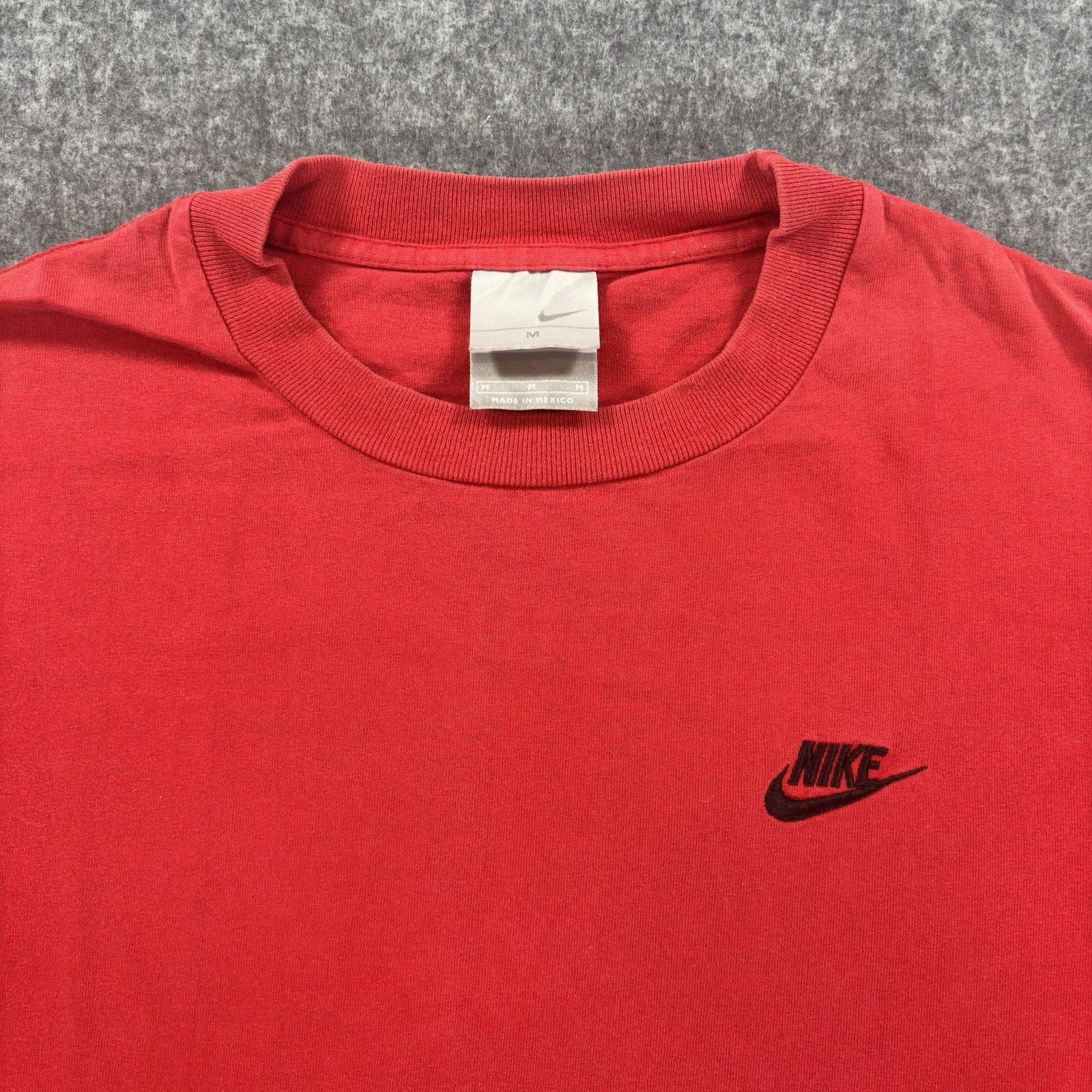 Nike Vintage Nike Embroidered Red Shirt Men's Medium Size US M / EU 48-50 / 2 - 3 Thumbnail
